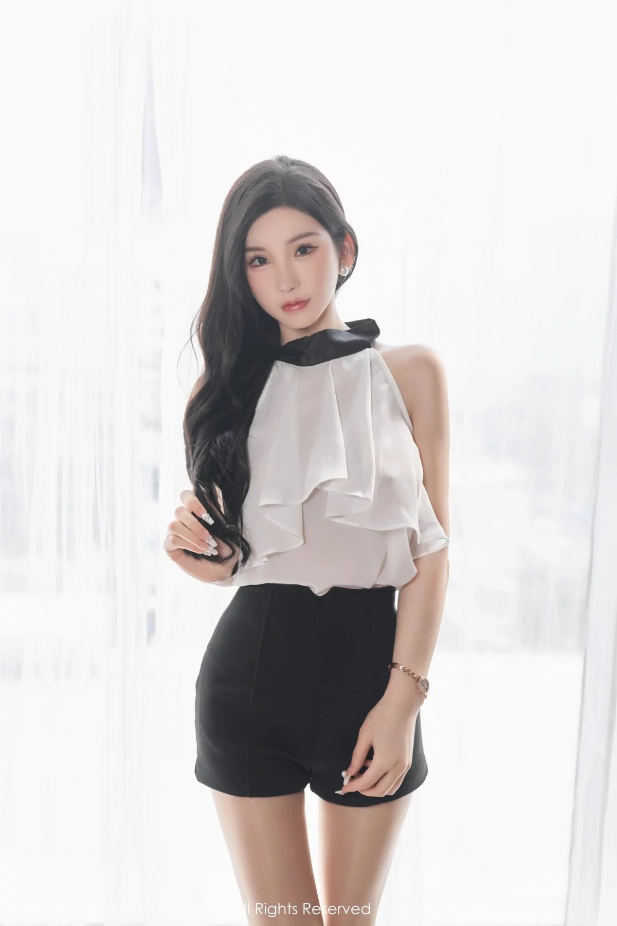 XiuRen第6435期_女神周于希Sally澳门旅拍白色薄纱服饰配超薄肉丝撩人诱惑写真83P