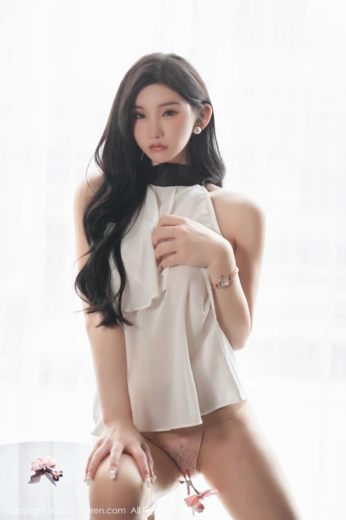 XiuRen第6435期_女神周于希Sally澳门旅拍白色薄纱服饰配超薄肉丝撩人诱惑写真83P