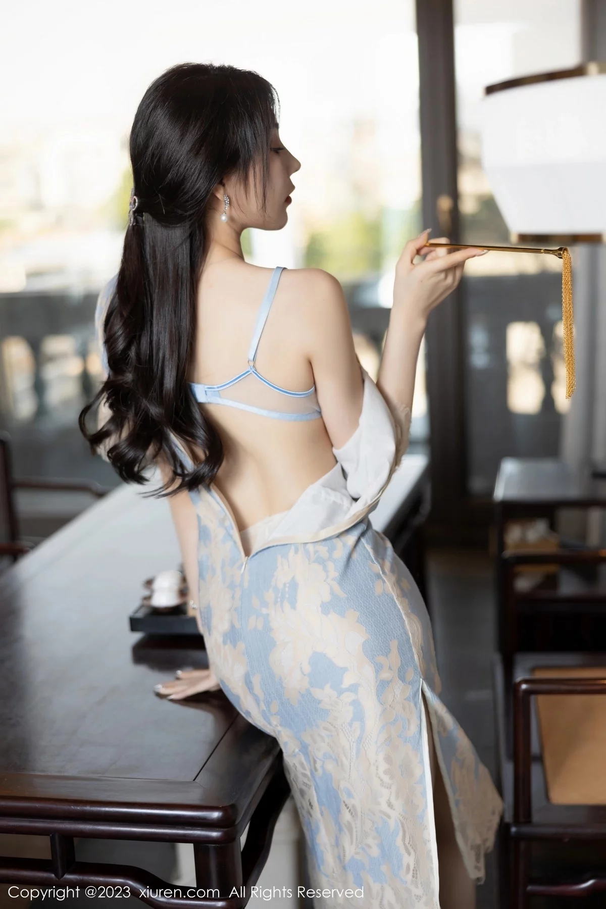 XiuRen第6434期_女神徐莉芝Booty脱浅色旗袍露蓝浅色蕾丝内衣开档肉丝诱惑写真87P