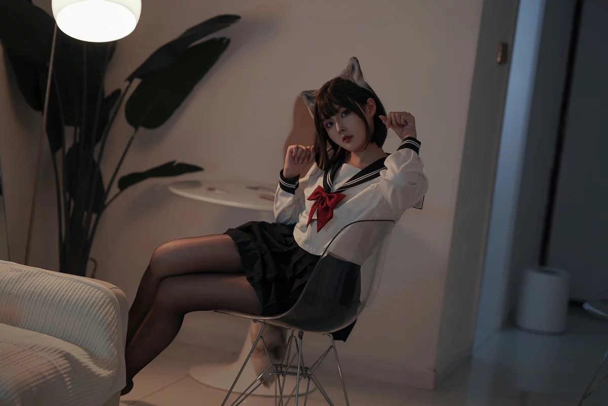 网络美女Natsuko夏夏子大尾巴喵主题私房性感JK制服配超薄黑丝秀美腿诱惑写真50P
