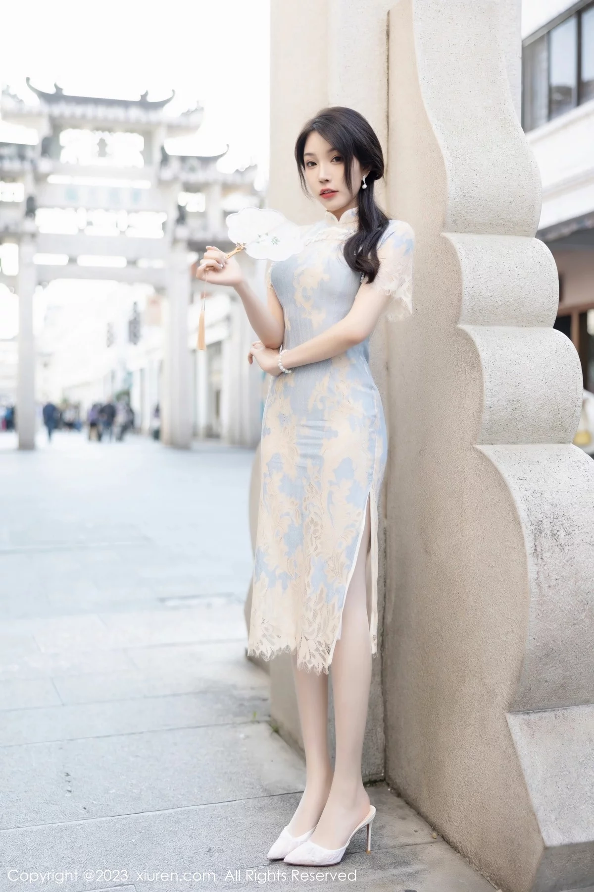 XiuRen第6434期_女神徐莉芝Booty脱浅色旗袍露蓝浅色蕾丝内衣开档肉丝诱惑写真87P