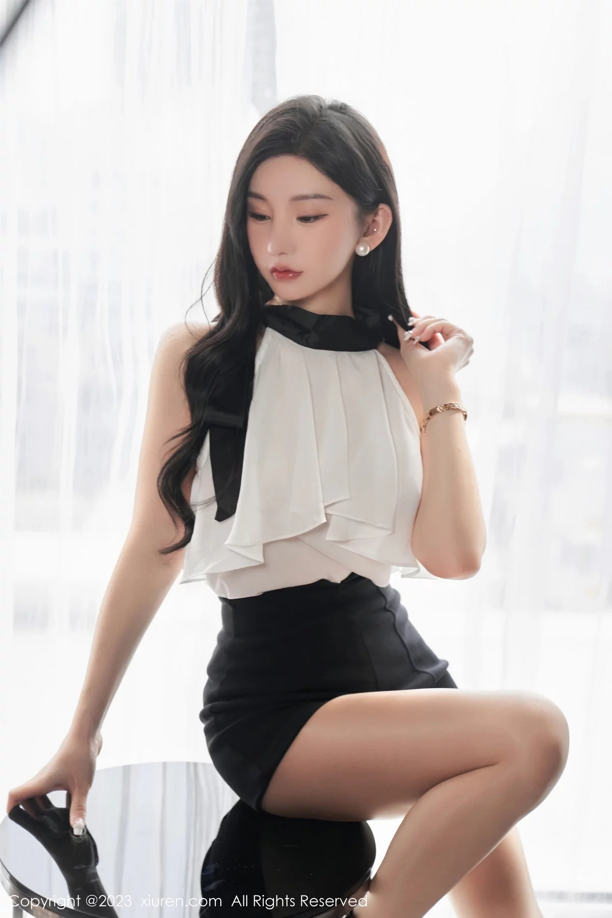XiuRen第6435期_女神周于希Sally澳门旅拍白色薄纱服饰配超薄肉丝撩人诱惑写真83P