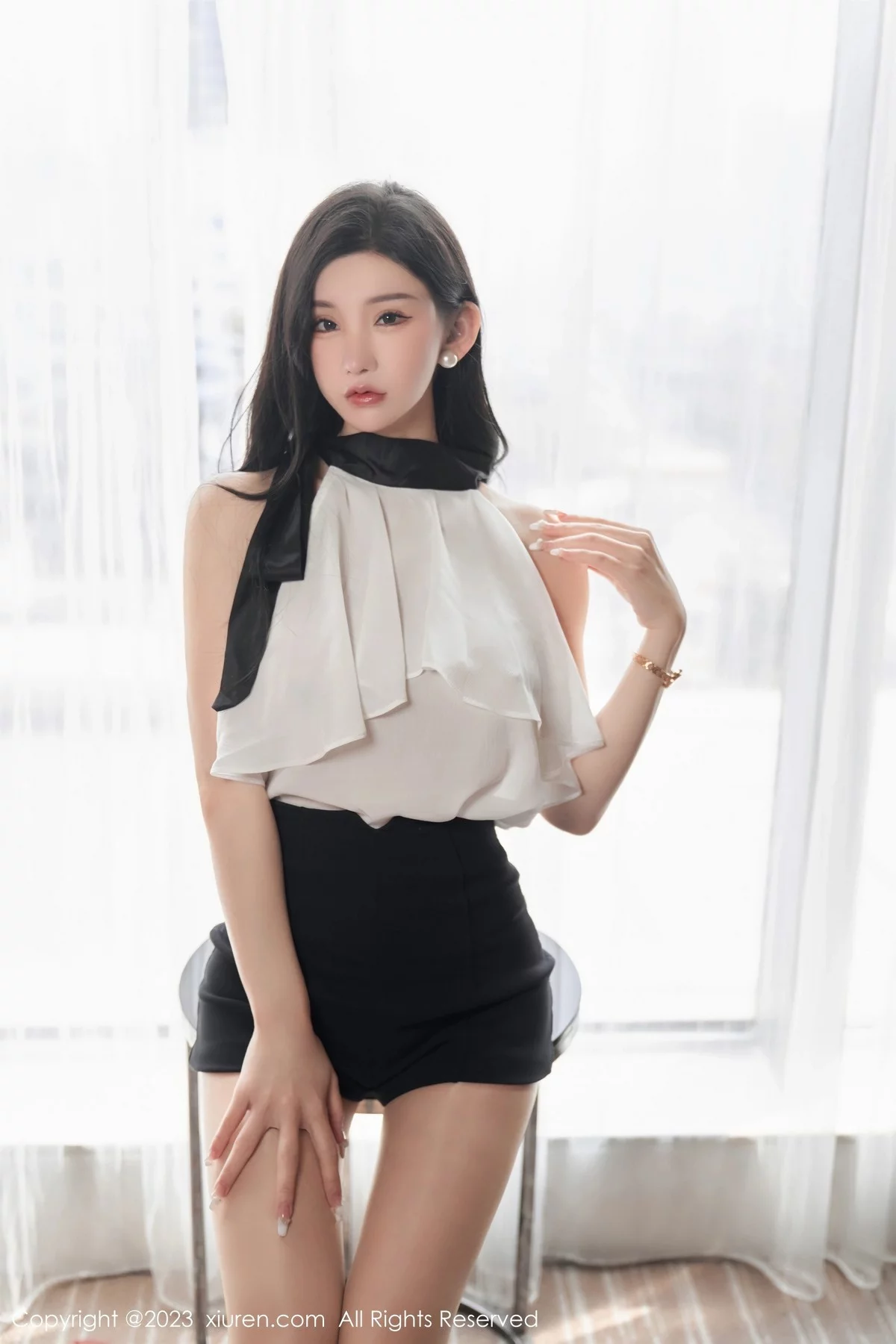 XiuRen第6435期_女神周于希Sally澳门旅拍白色薄纱服饰配超薄肉丝撩人诱惑写真83P