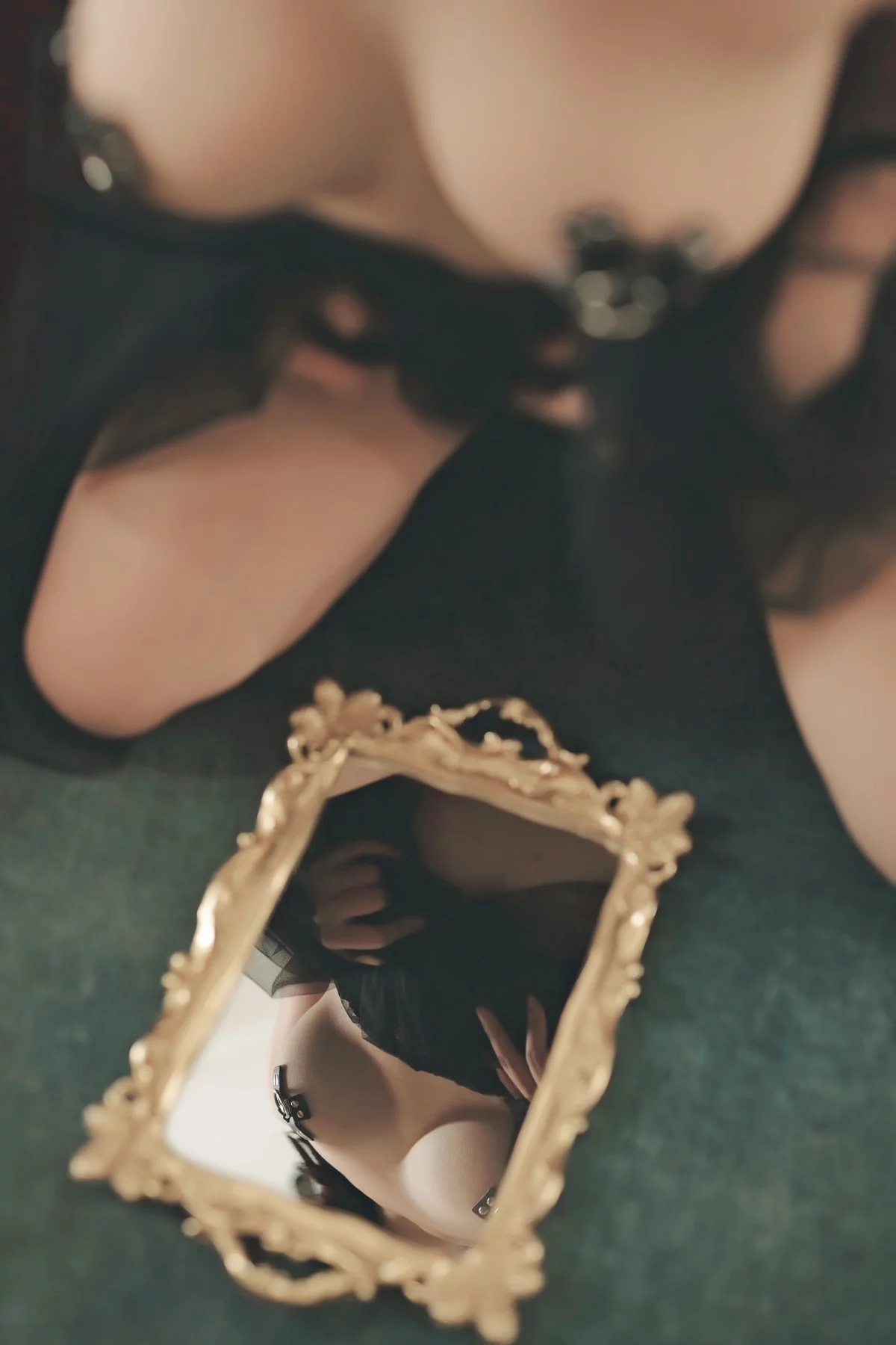 网络美女yuuhui玉汇爱欲之神主题私房脱黑色薄纱露傲人豪乳遮点极致诱惑写真104P
