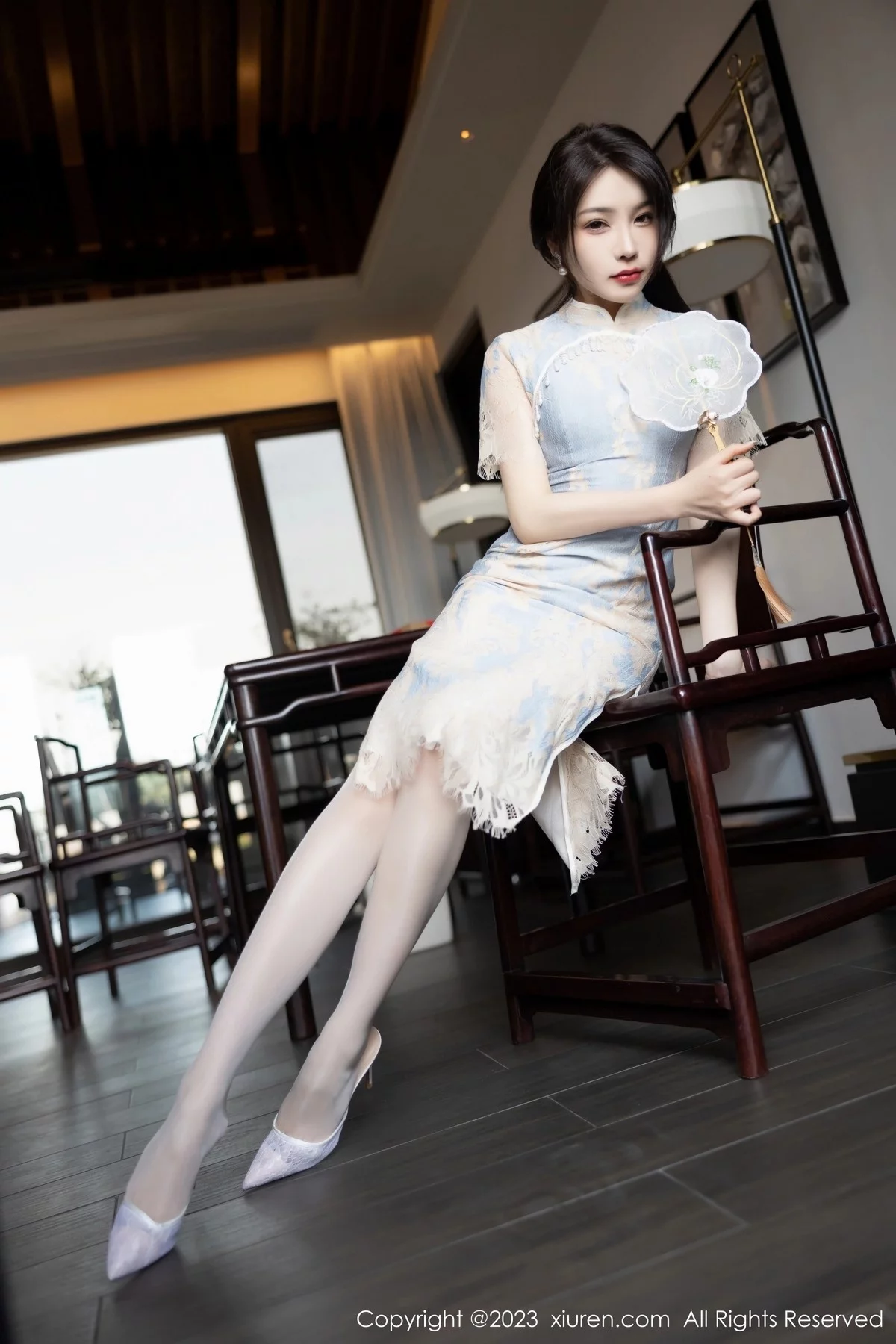 XiuRen第6434期_女神徐莉芝Booty脱浅色旗袍露蓝浅色蕾丝内衣开档肉丝诱惑写真87P