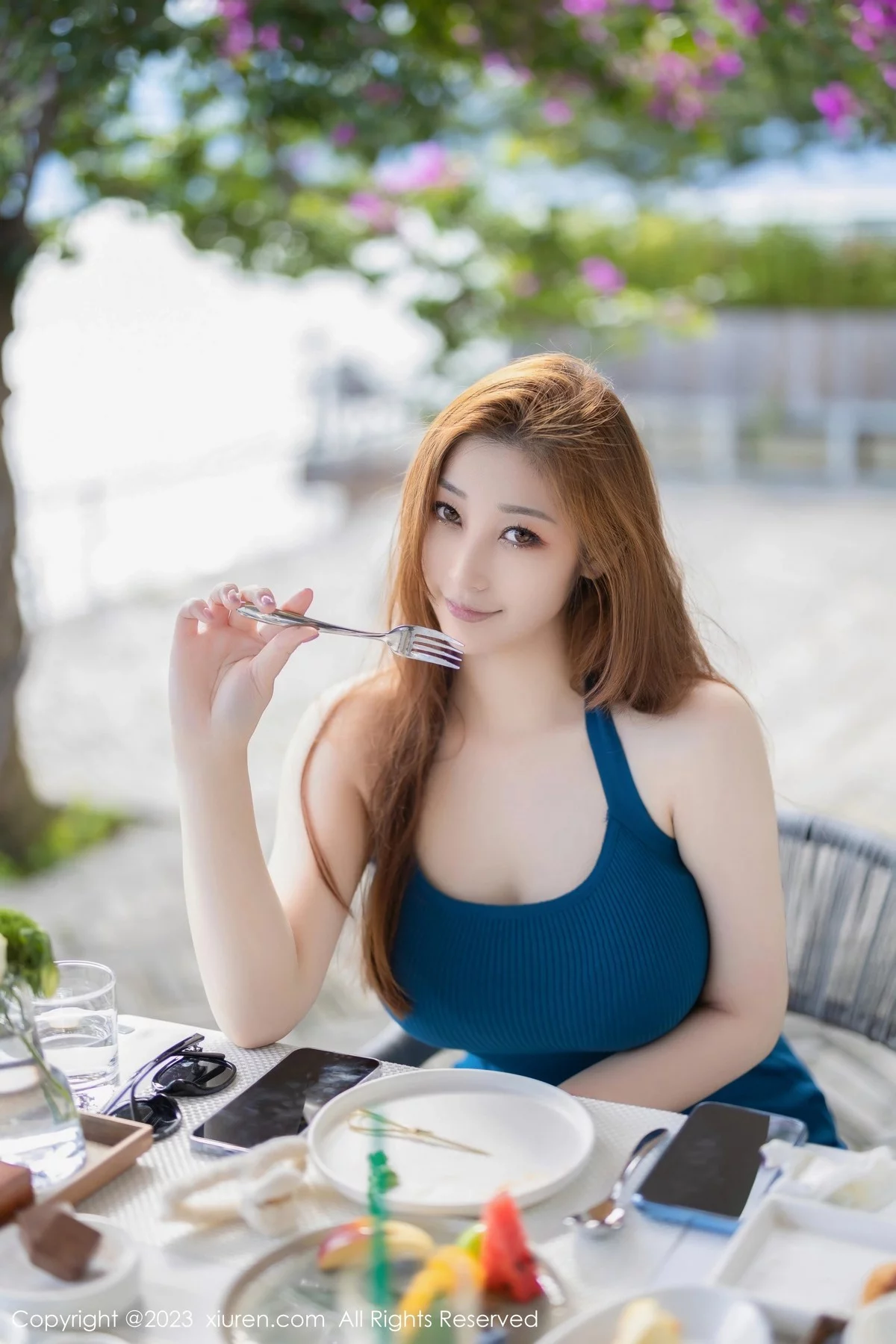 XiuRen第6432期_女神妲己_Toxic性感蓝色连衣短裙低胸秀完美身材丰腴诱惑写真72P