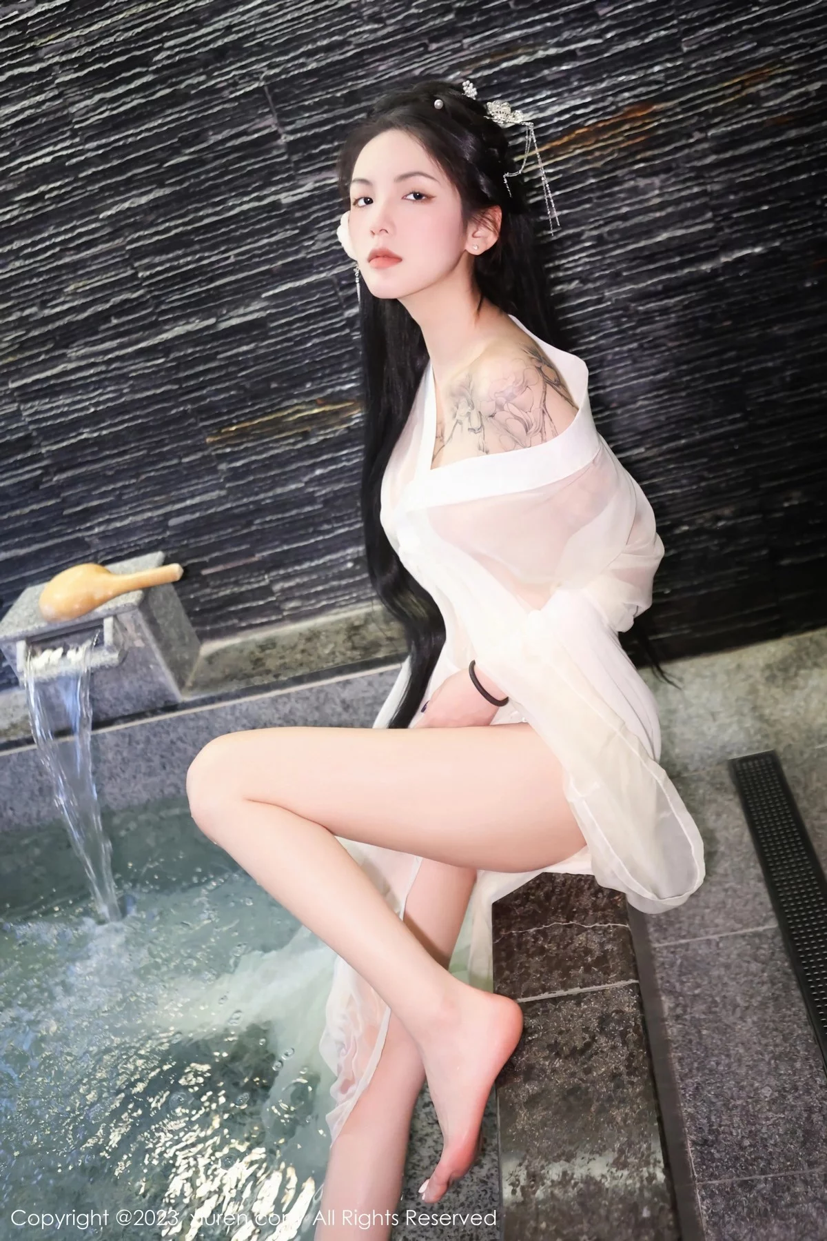 XiuRen第6430期_模特乔一一温泉浴池白纱轻透古装服饰秀惹火身材极致诱惑写真82P