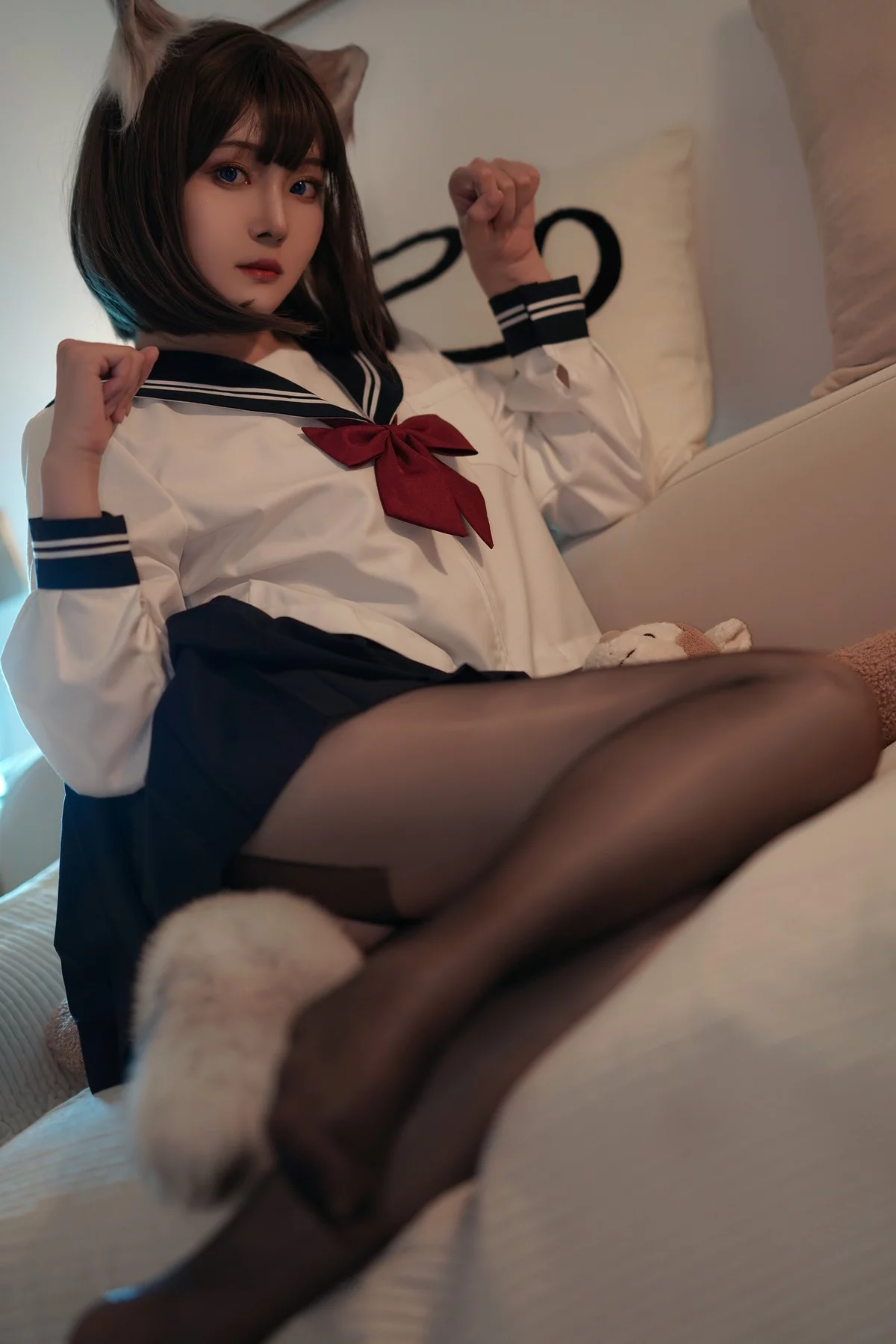 网络美女Natsuko夏夏子大尾巴喵主题私房性感JK制服配超薄黑丝秀美腿诱惑写真50P