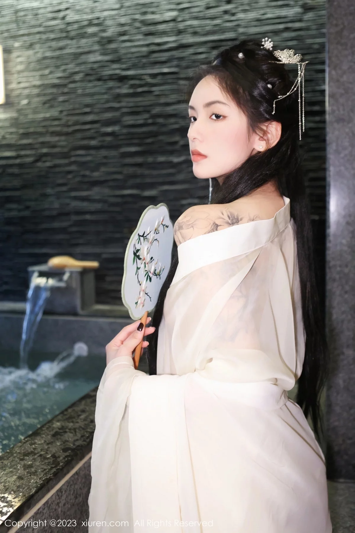XiuRen第6430期_模特乔一一温泉浴池白纱轻透古装服饰秀惹火身材极致诱惑写真82P