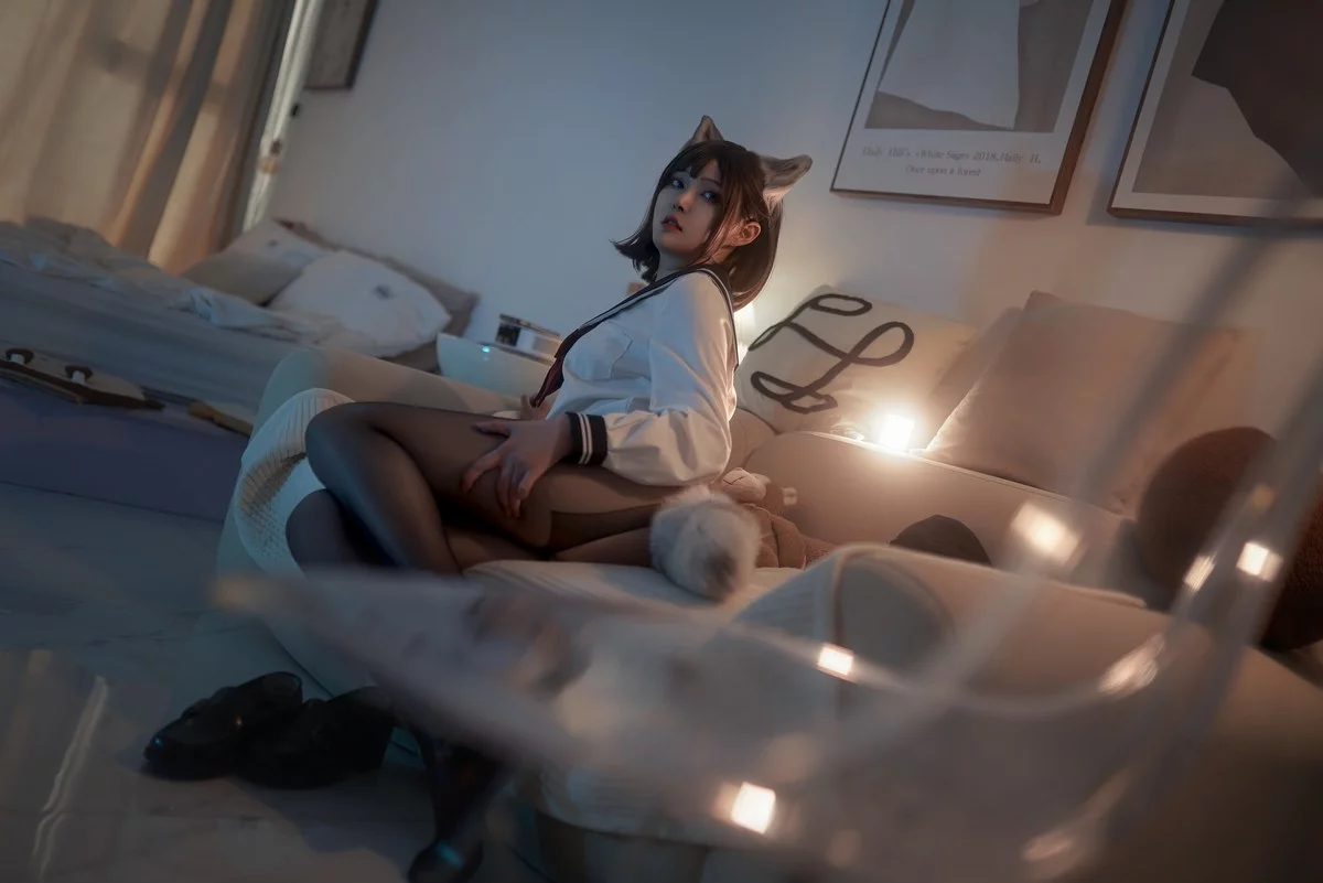 网络美女Natsuko夏夏子大尾巴喵主题私房性感JK制服配超薄黑丝秀美腿诱惑写真50P