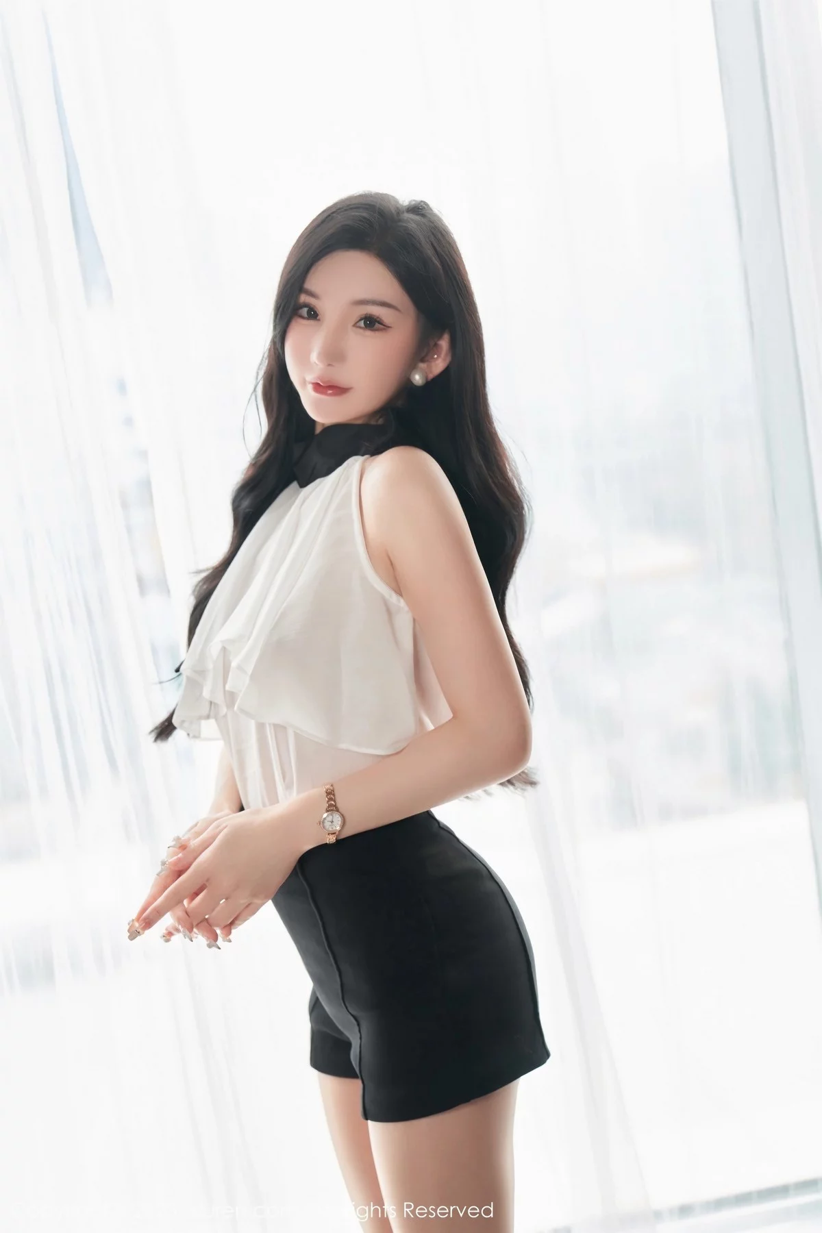 XiuRen第6435期_女神周于希Sally澳门旅拍白色薄纱服饰配超薄肉丝撩人诱惑写真83P