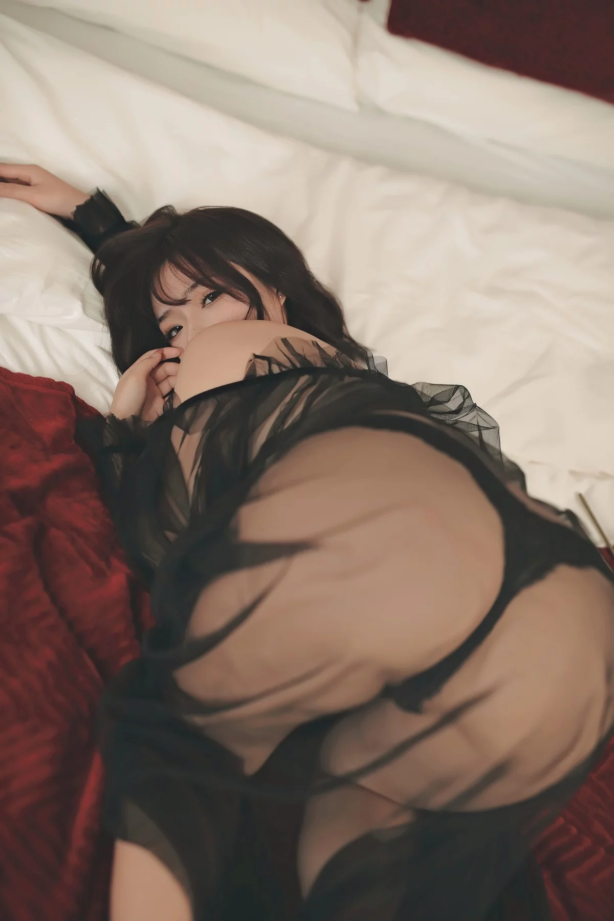 网络美女yuuhui玉汇爱欲之神主题私房脱黑色薄纱露傲人豪乳遮点极致诱惑写真104P