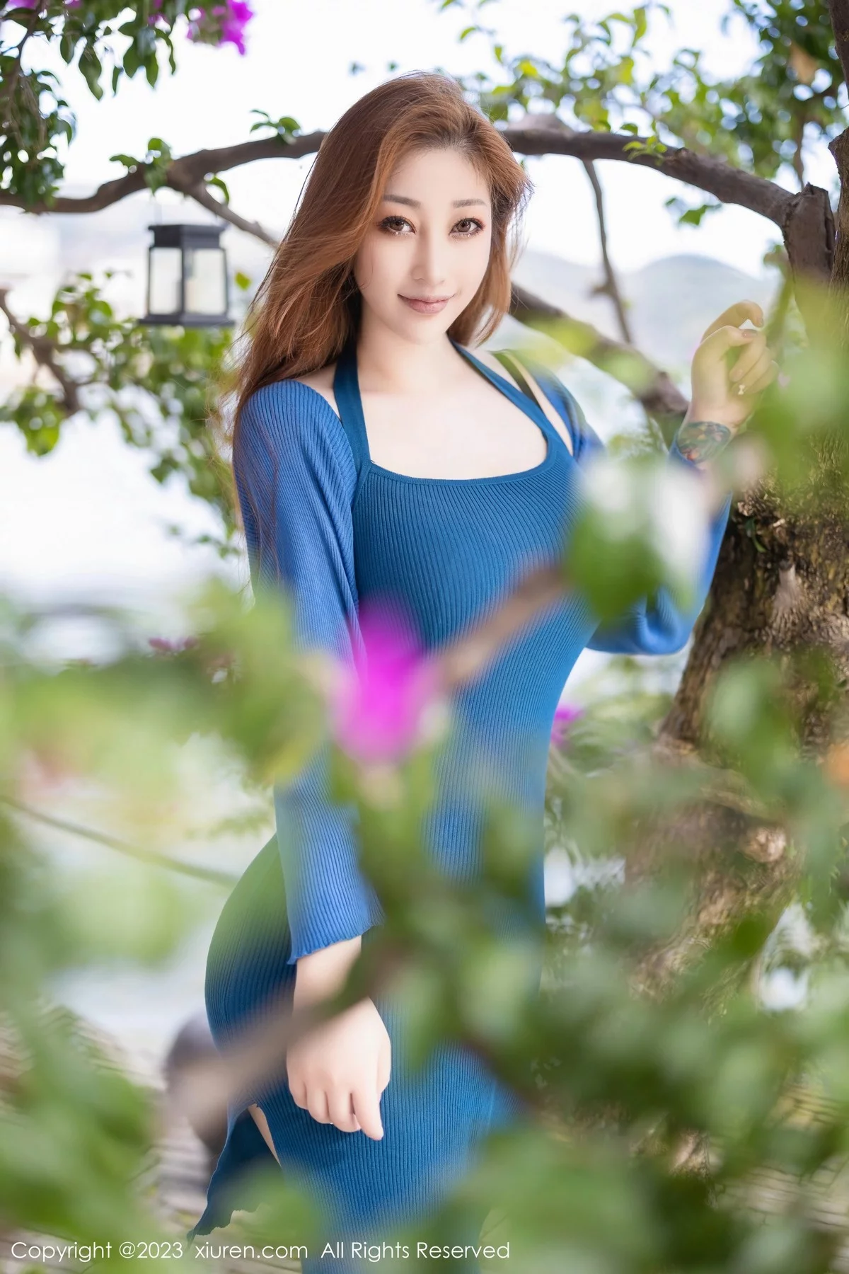 XiuRen第6432期_女神妲己_Toxic性感蓝色连衣短裙低胸秀完美身材丰腴诱惑写真72P
