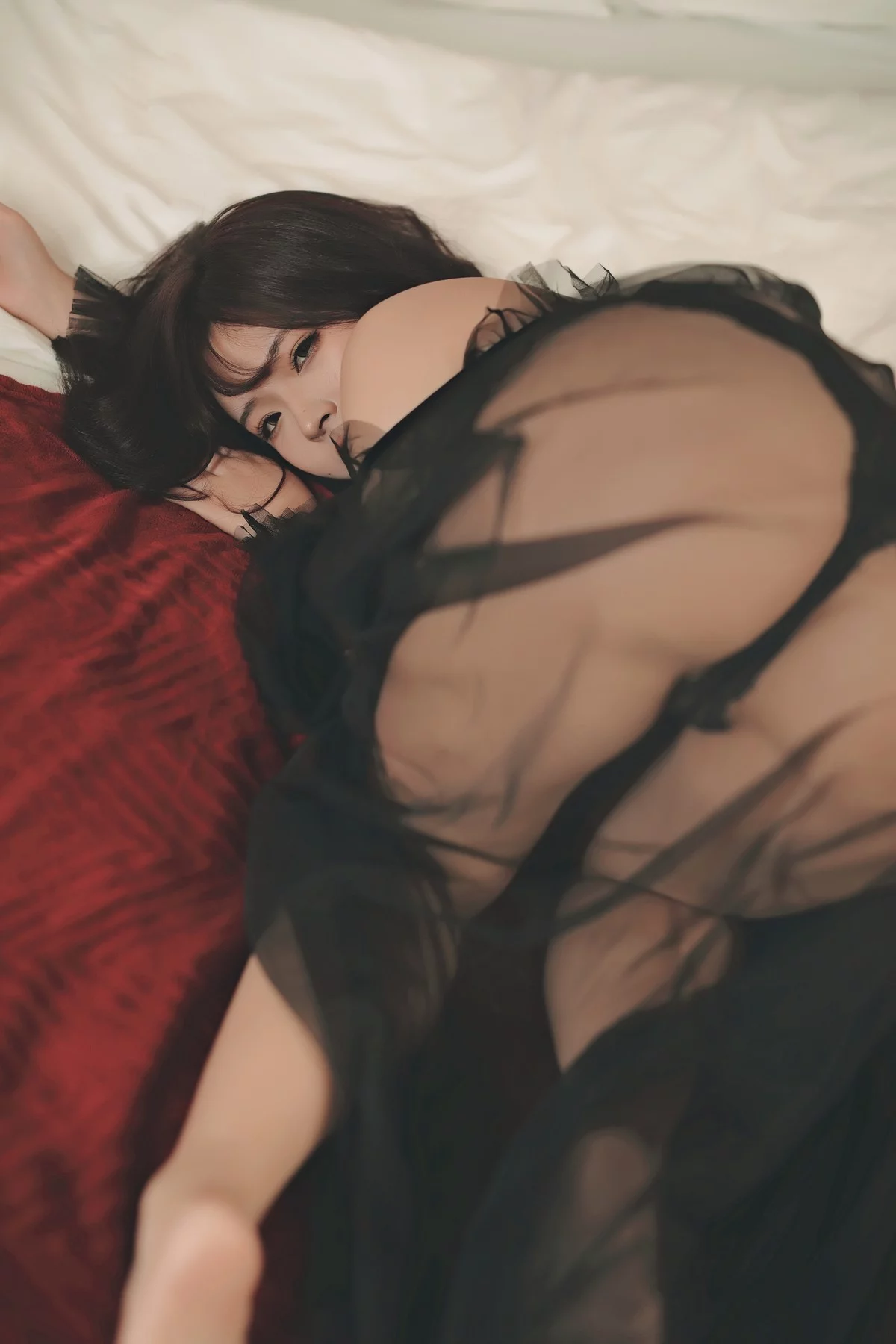 网络美女yuuhui玉汇爱欲之神主题私房脱黑色薄纱露傲人豪乳遮点极致诱惑写真104P