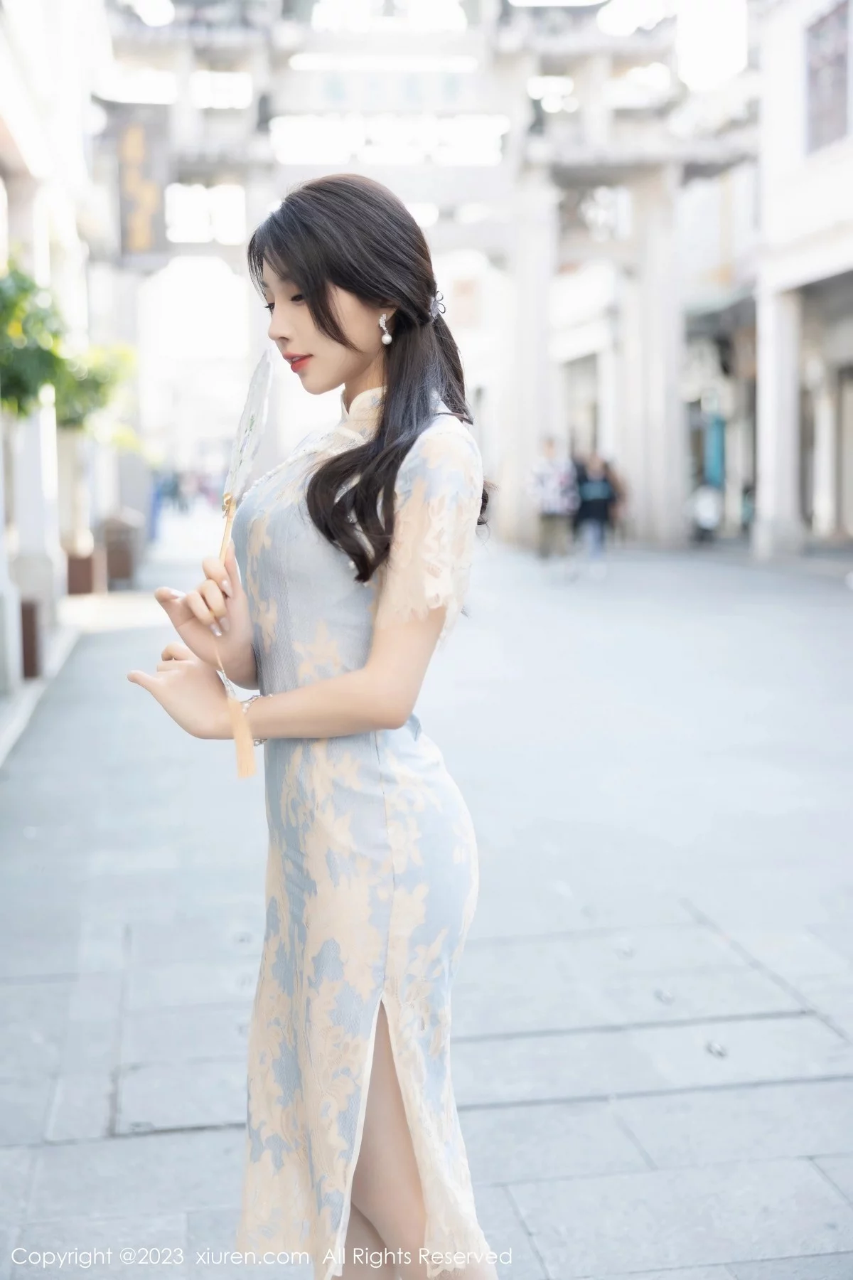 XiuRen第6434期_女神徐莉芝Booty脱浅色旗袍露蓝浅色蕾丝内衣开档肉丝诱惑写真87P