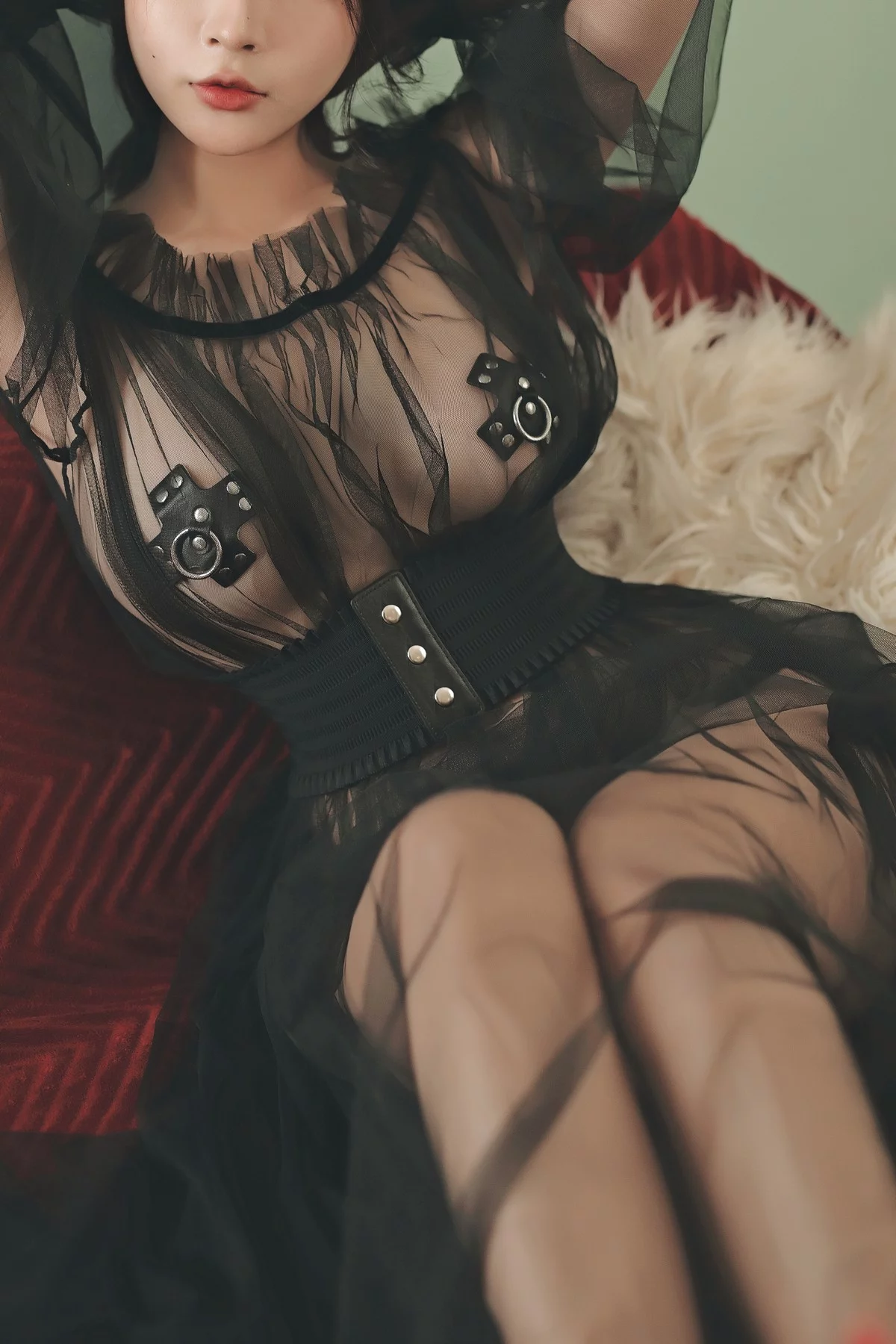 网络美女yuuhui玉汇爱欲之神主题私房脱黑色薄纱露傲人豪乳遮点极致诱惑写真104P