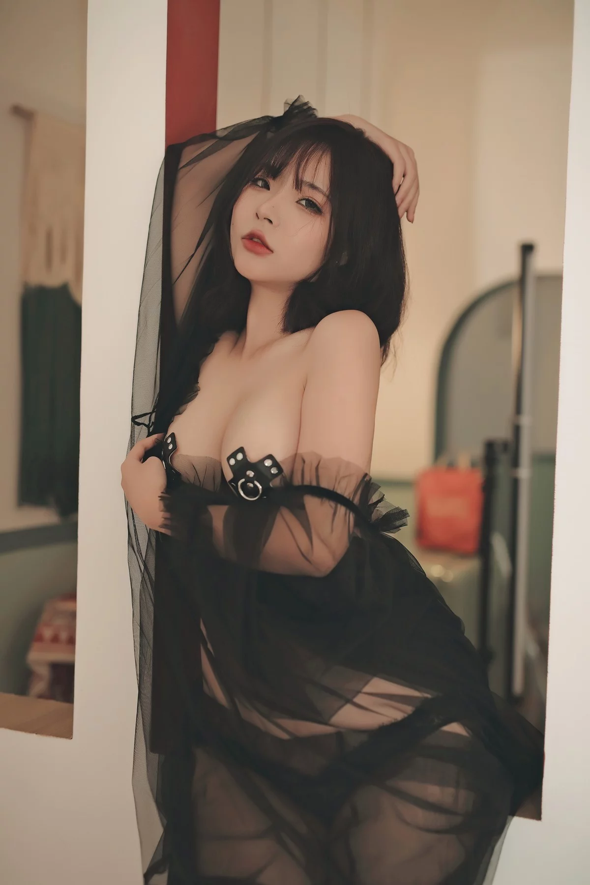 网络美女yuuhui玉汇爱欲之神主题私房脱黑色薄纱露傲人豪乳遮点极致诱惑写真104P