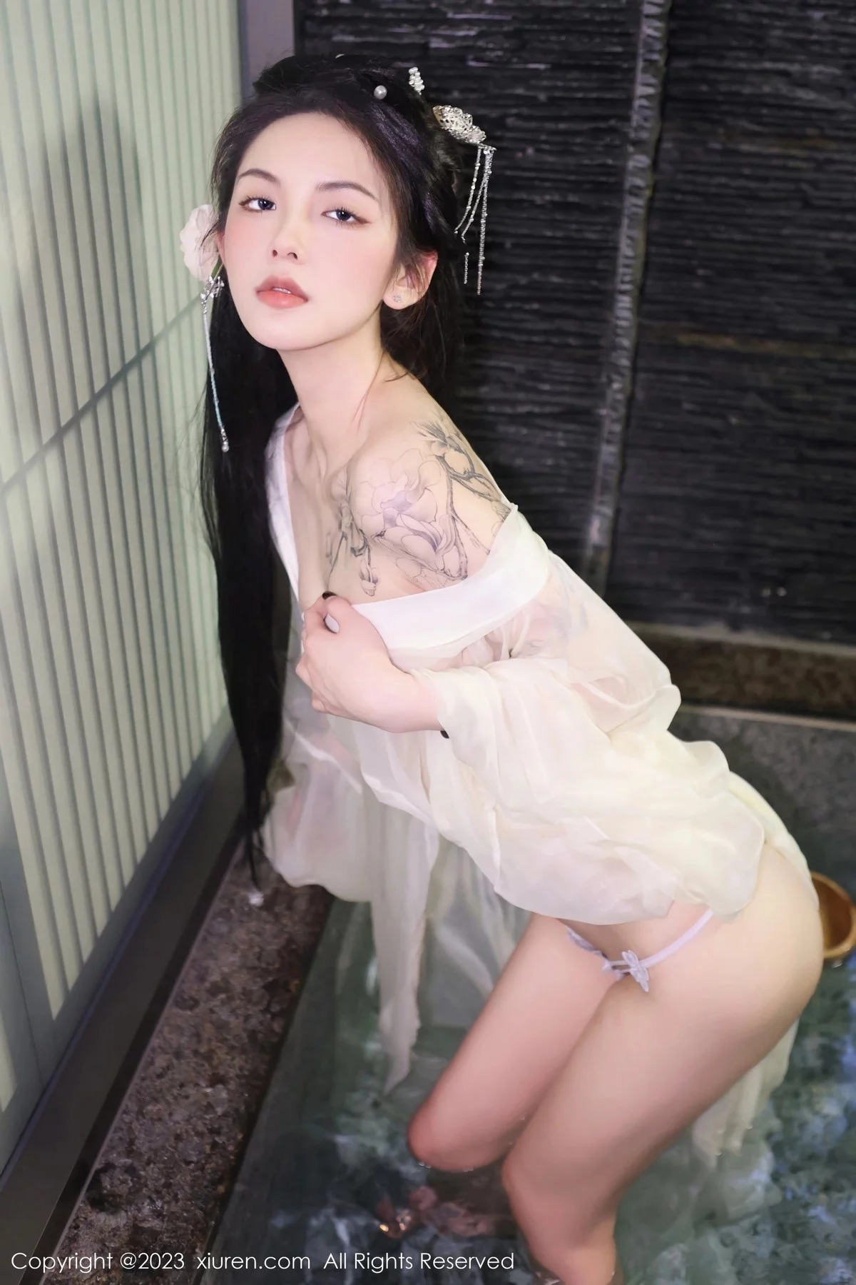 XiuRen第6430期_模特乔一一温泉浴池白纱轻透古装服饰秀惹火身材极致诱惑写真82P