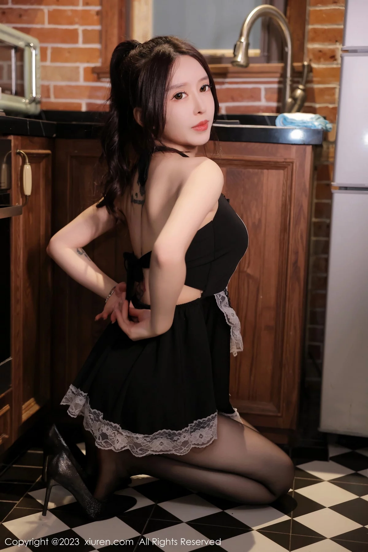 XiuRen第6295期_模特玉兔miki性感黑色女仆服配超薄无内黑丝秀惹火身材诱惑写真62P