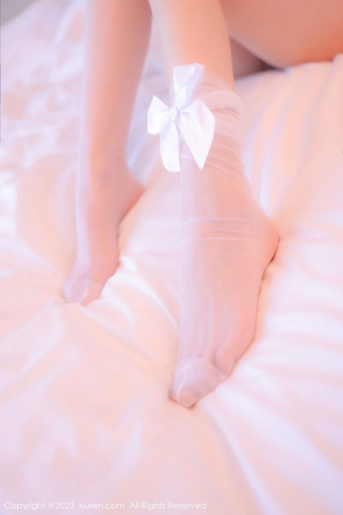 XiuRen第6299期_模特婠婠么性感真空白色女仆配白丝袜秀曼妙身姿迷人诱惑写真78P