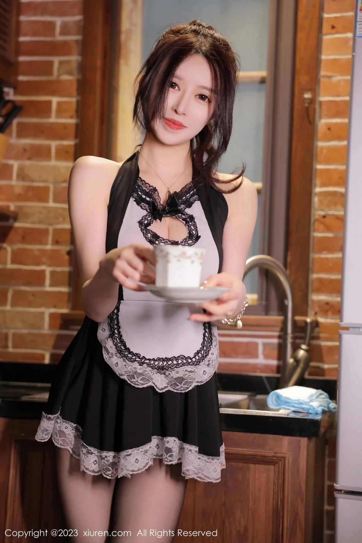 XiuRen第6295期_模特玉兔miki性感黑色女仆服配超薄无内黑丝秀惹火身材诱惑写真62P