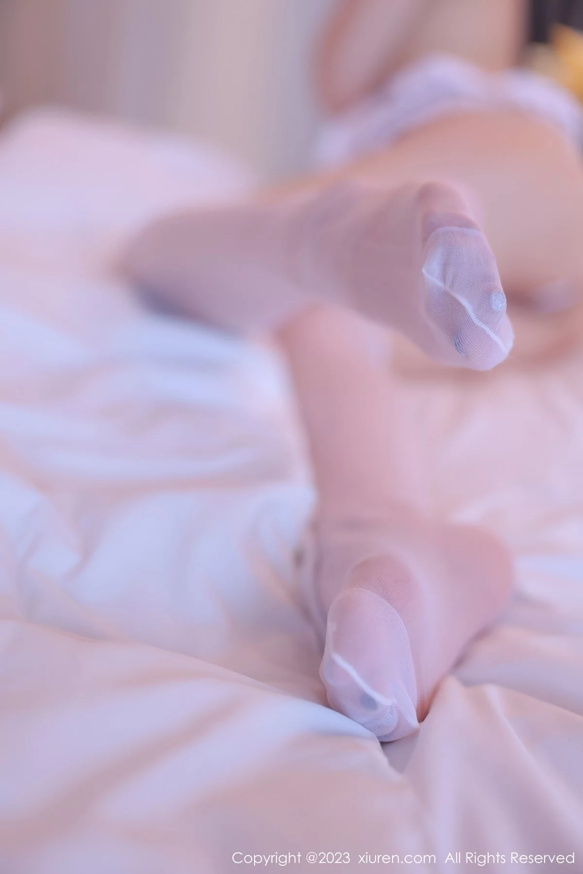 XiuRen第6299期_模特婠婠么性感真空白色女仆配白丝袜秀曼妙身姿迷人诱惑写真78P