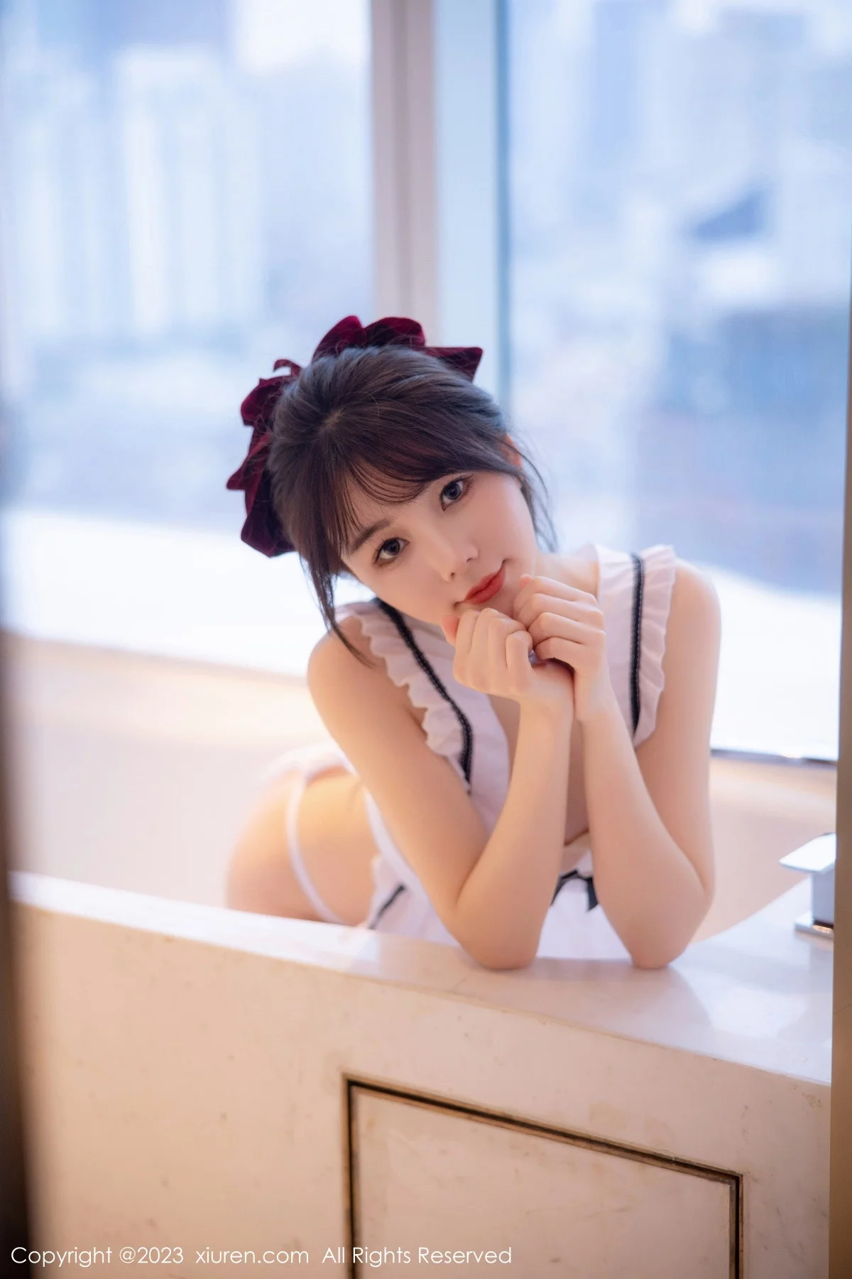 XiuRen第6299期_模特婠婠么性感真空白色女仆配白丝袜秀曼妙身姿迷人诱惑写真78P