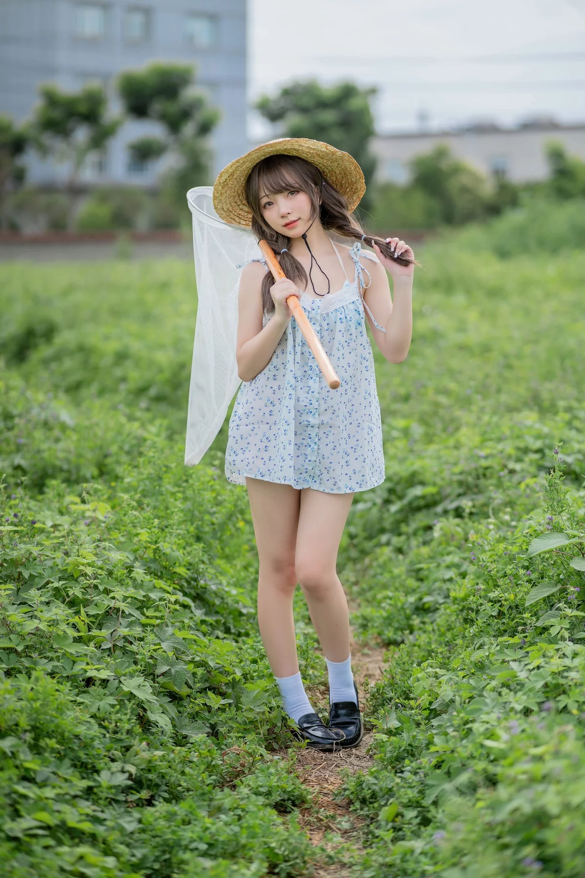 网络美女花铃田野间主题户外草帽美少女性感吊带露三点式内衣甜美迷人写真39P