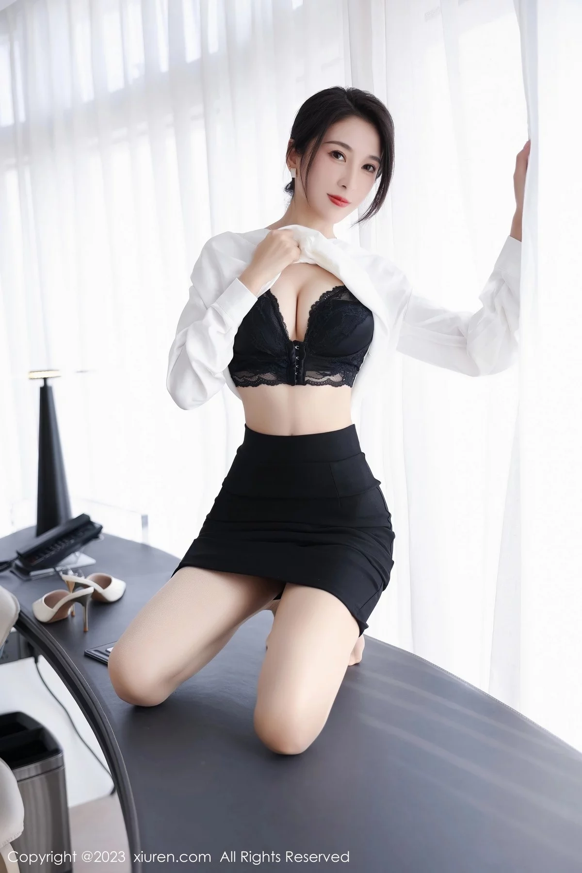 XiuRen第6439期_模特林乐一性感白色上衣配黑短裙露黑色蕾丝内衣妩媚诱惑写真86P