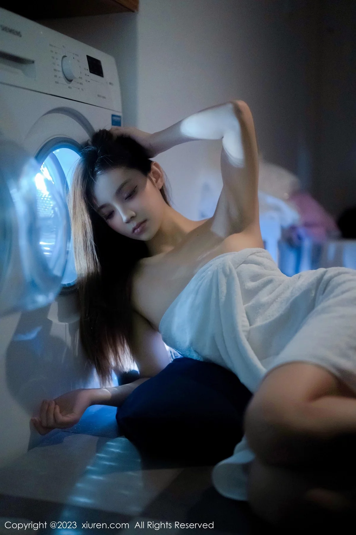 XiuRen第6437期_模特加朵babe私房性感粉色露肩连衣裙真空秀魔鬼身材诱惑写真105P