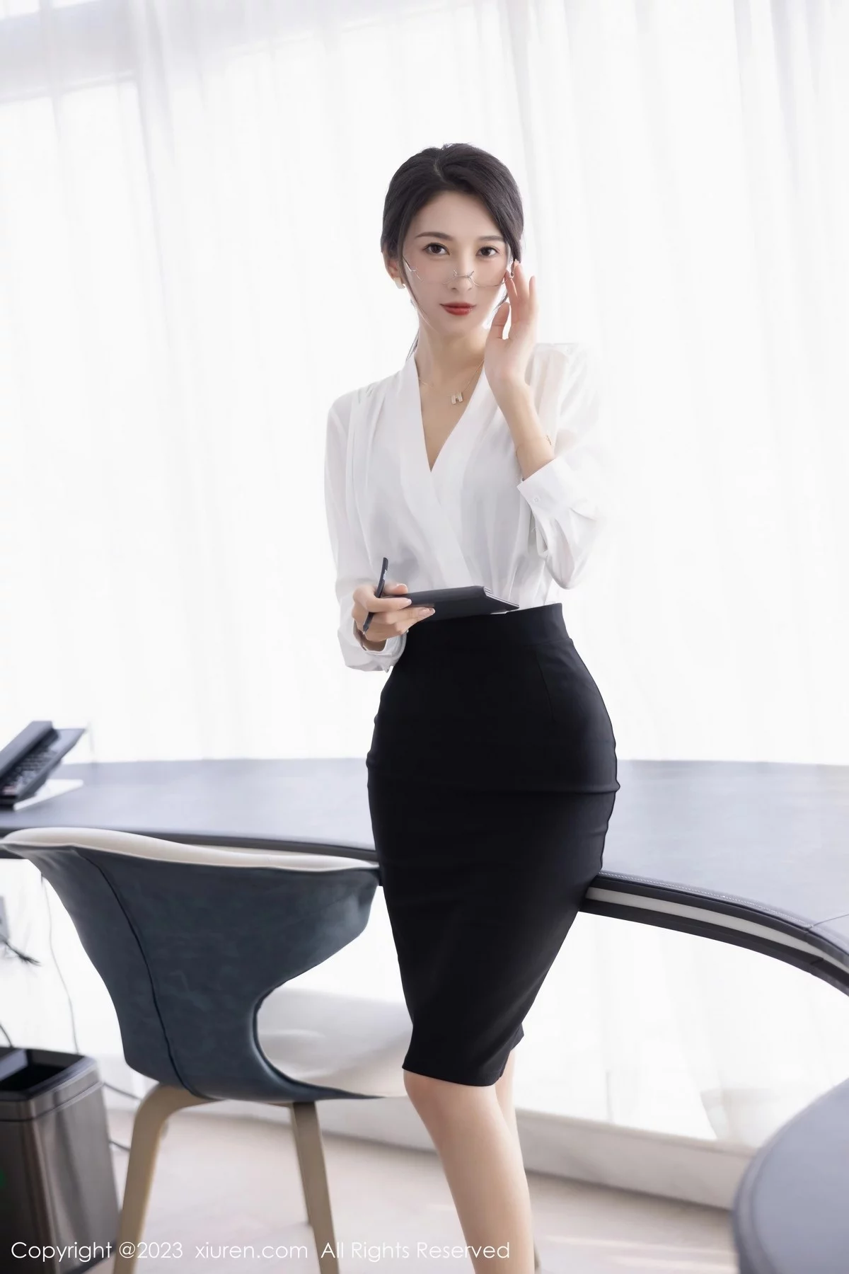 XiuRen第6439期_模特林乐一性感白色上衣配黑短裙露黑色蕾丝内衣妩媚诱惑写真86P