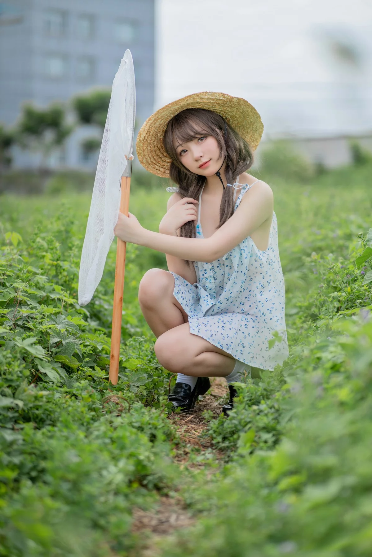 网络美女花铃田野间主题户外草帽美少女性感吊带露三点式内衣甜美迷人写真39P