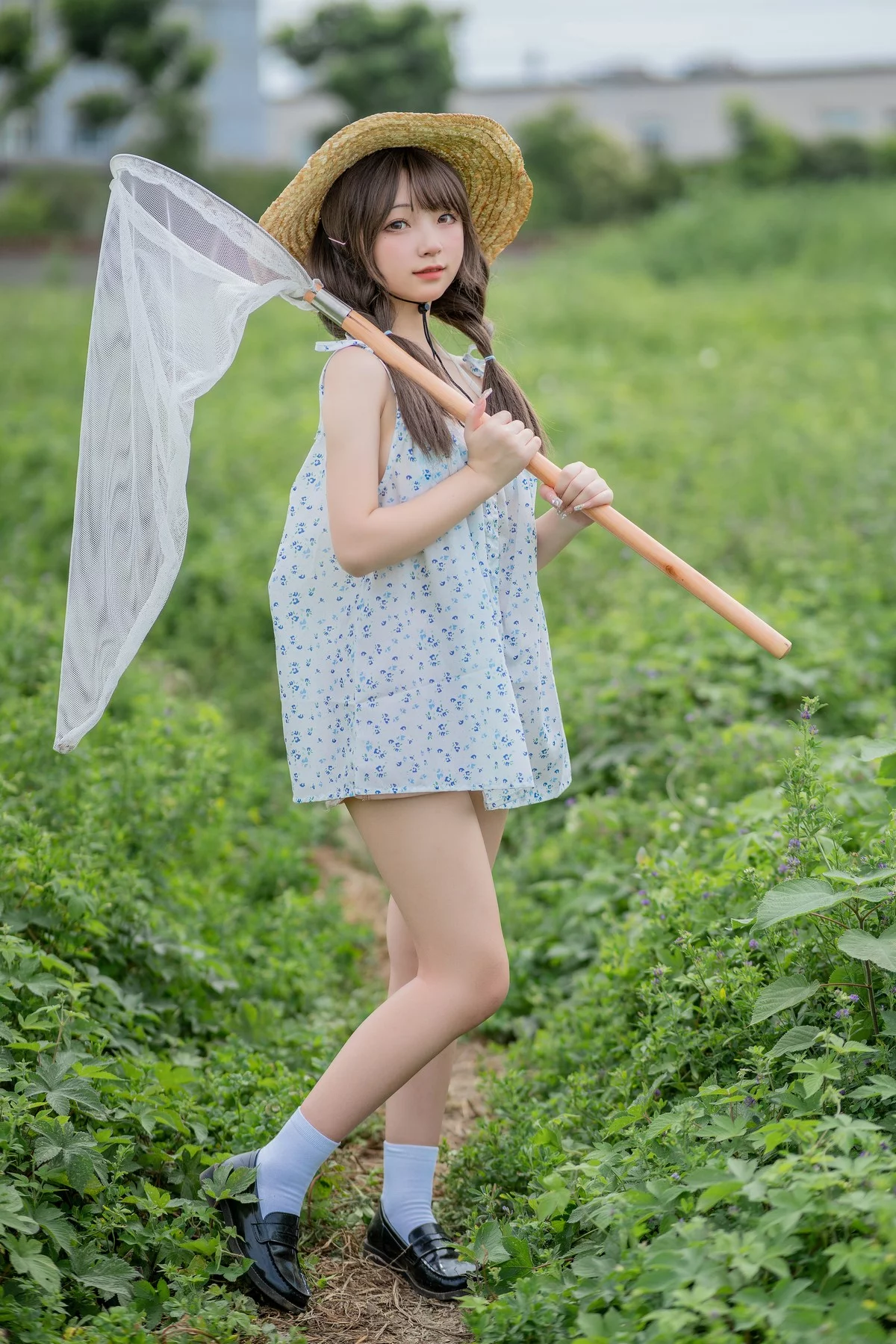 网络美女花铃田野间主题户外草帽美少女性感吊带露三点式内衣甜美迷人写真39P
