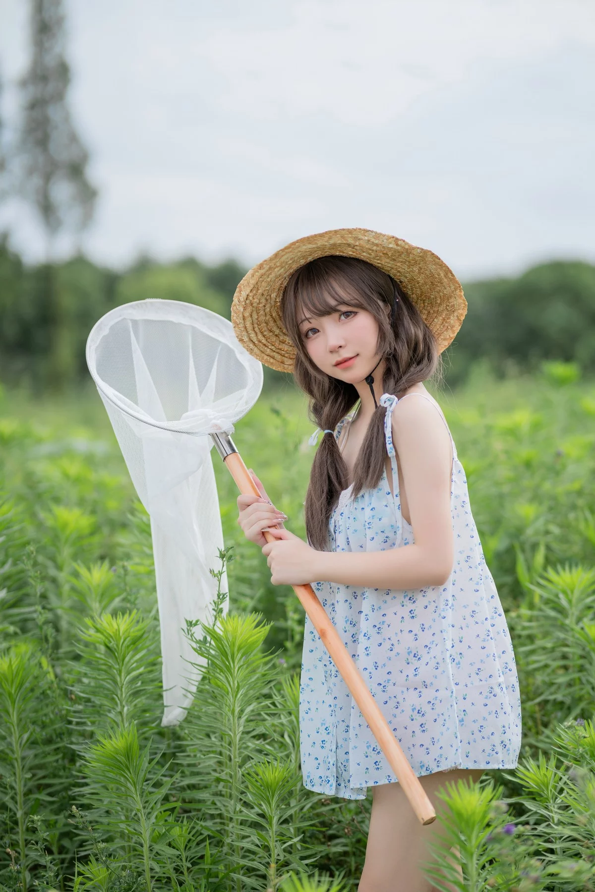 网络美女花铃田野间主题户外草帽美少女性感吊带露三点式内衣甜美迷人写真39P