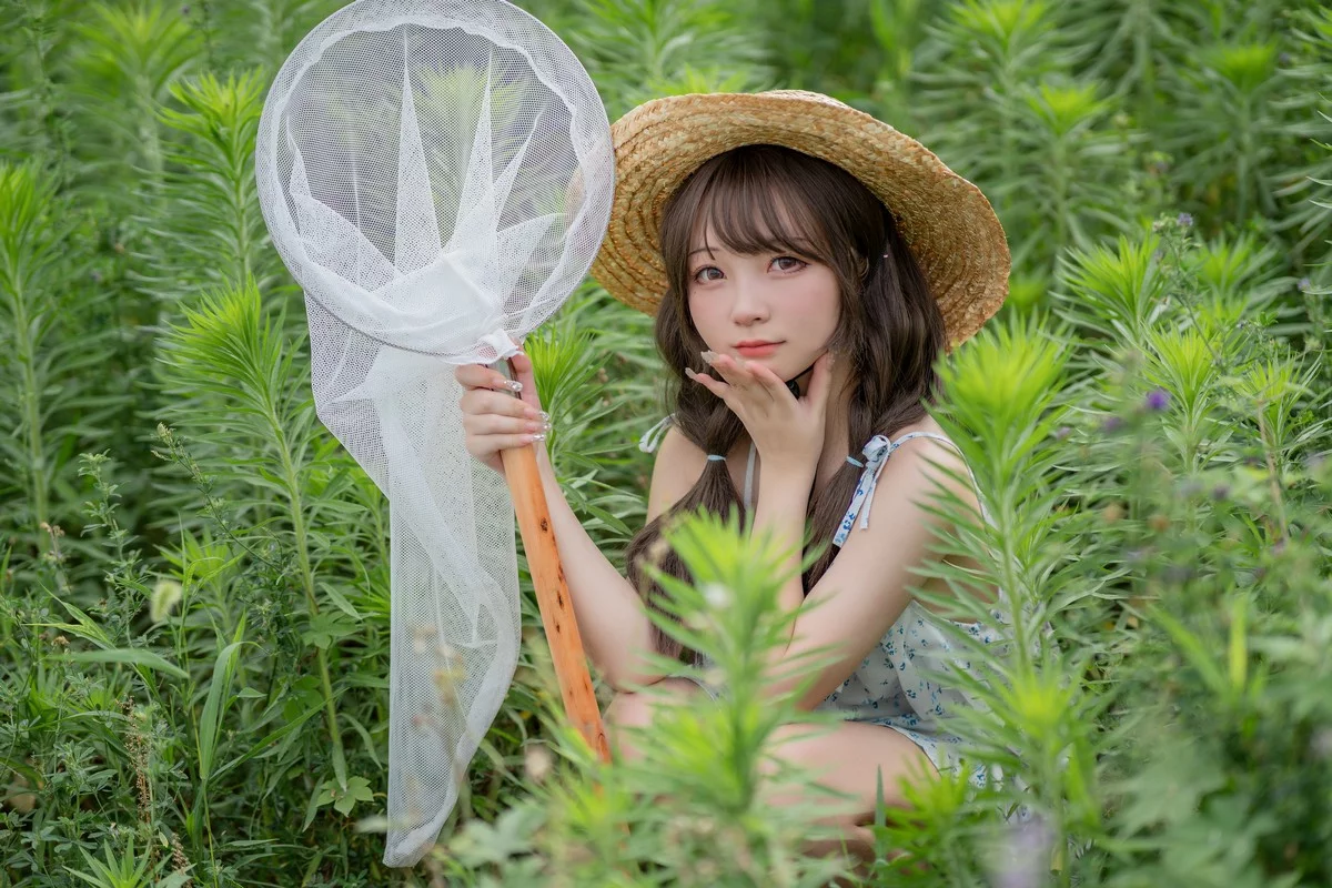 网络美女花铃田野间主题户外草帽美少女性感吊带露三点式内衣甜美迷人写真39P