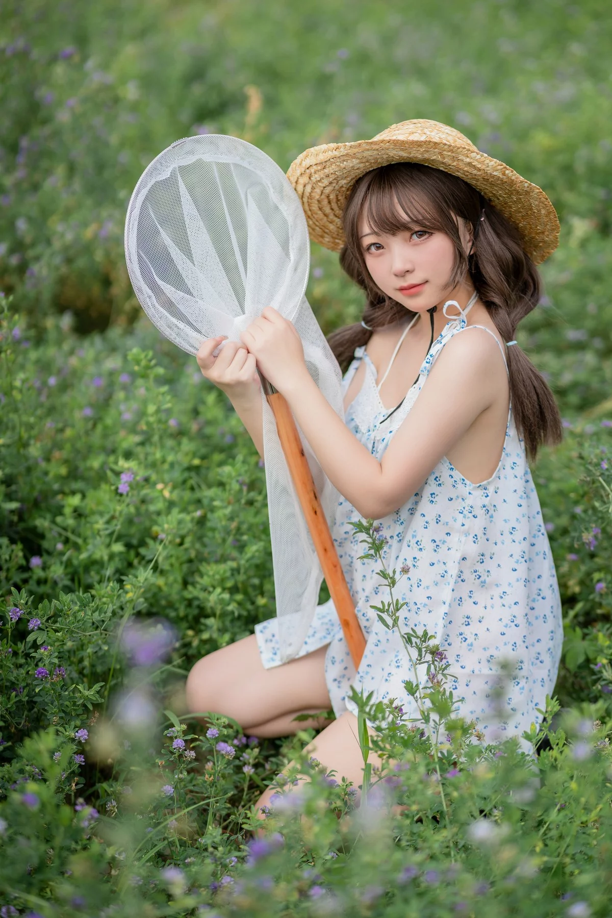 网络美女花铃田野间主题户外草帽美少女性感吊带露三点式内衣甜美迷人写真39P