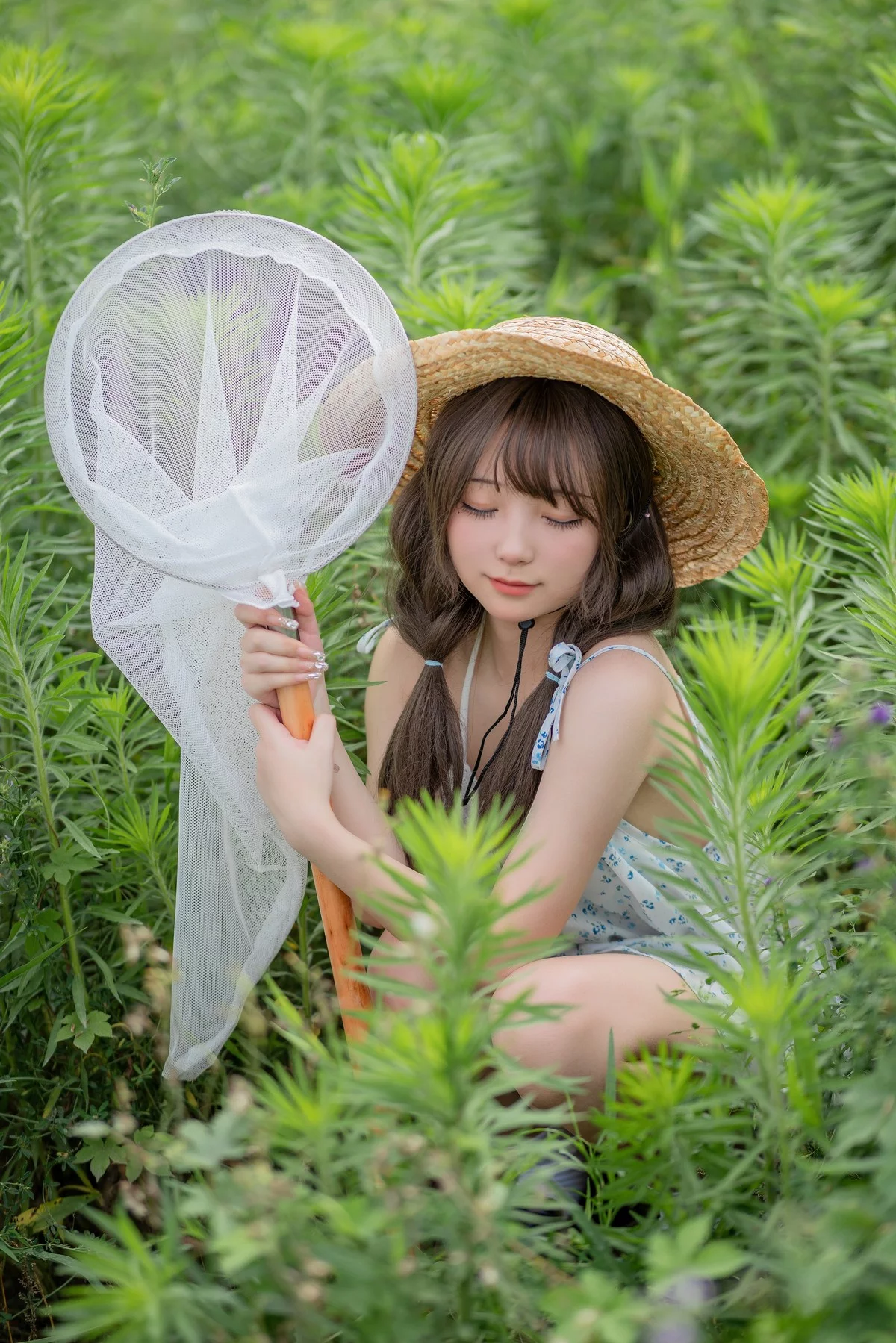 网络美女花铃田野间主题户外草帽美少女性感吊带露三点式内衣甜美迷人写真39P