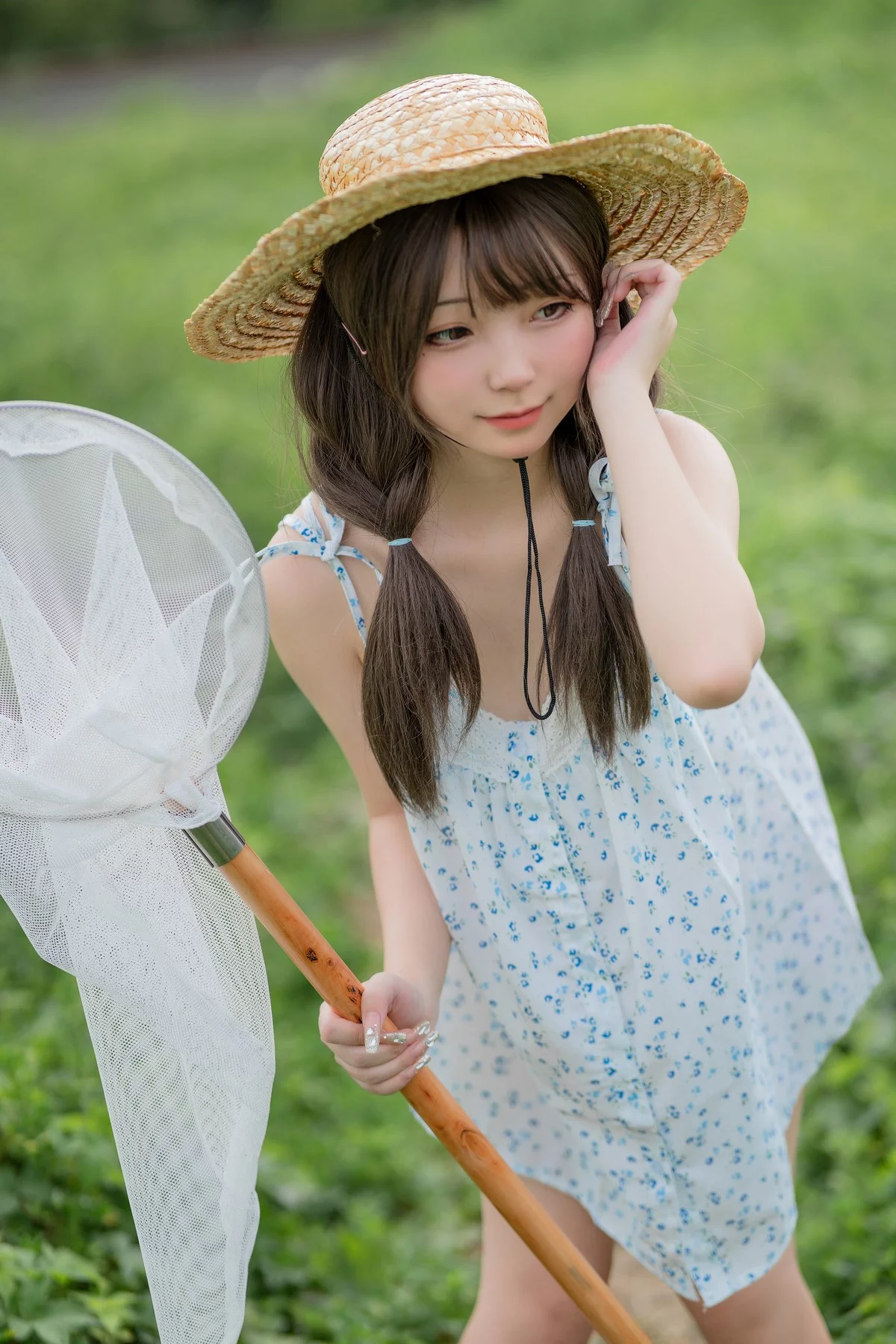 网络美女花铃田野间主题户外草帽美少女性感吊带露三点式内衣甜美迷人写真39P