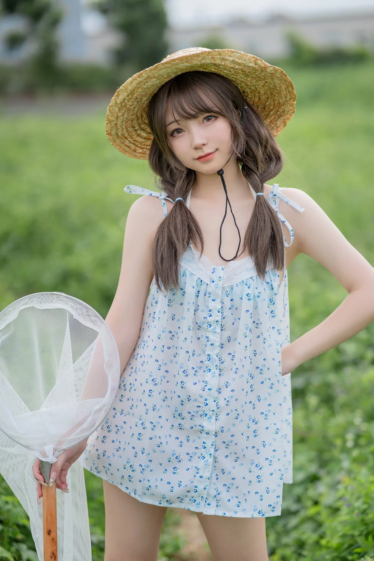 网络美女花铃田野间主题户外草帽美少女性感吊带露三点式内衣甜美迷人写真39P