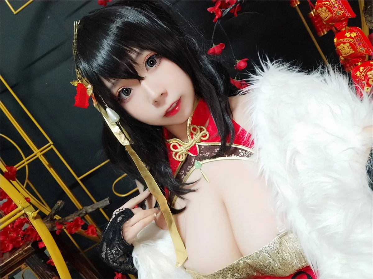 网络美女无颜小天使wy大凤红旗袍主题开胸旗袍配黑丝吊袜秀丰满身材诱惑写真58P