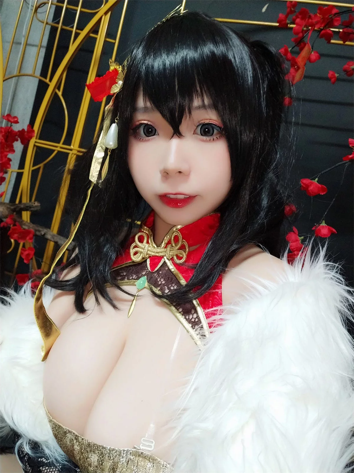 网络美女无颜小天使wy大凤红旗袍主题开胸旗袍配黑丝吊袜秀丰满身材诱惑写真58P