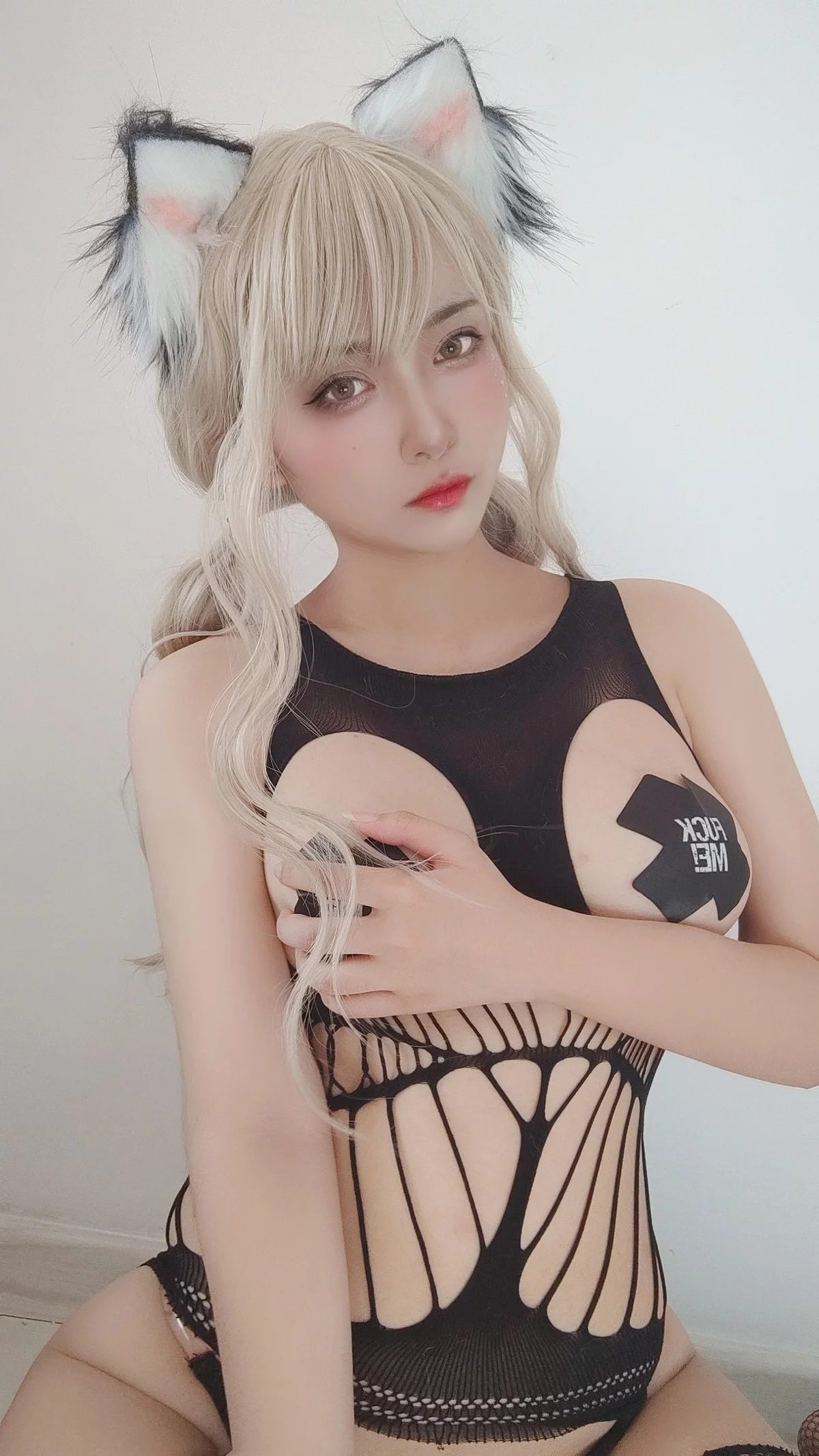 动漫博主洛璃LoLiSAMA黑色蕾丝自拍主题私房黑色情趣服饰露豪乳遮点诱惑写真93P