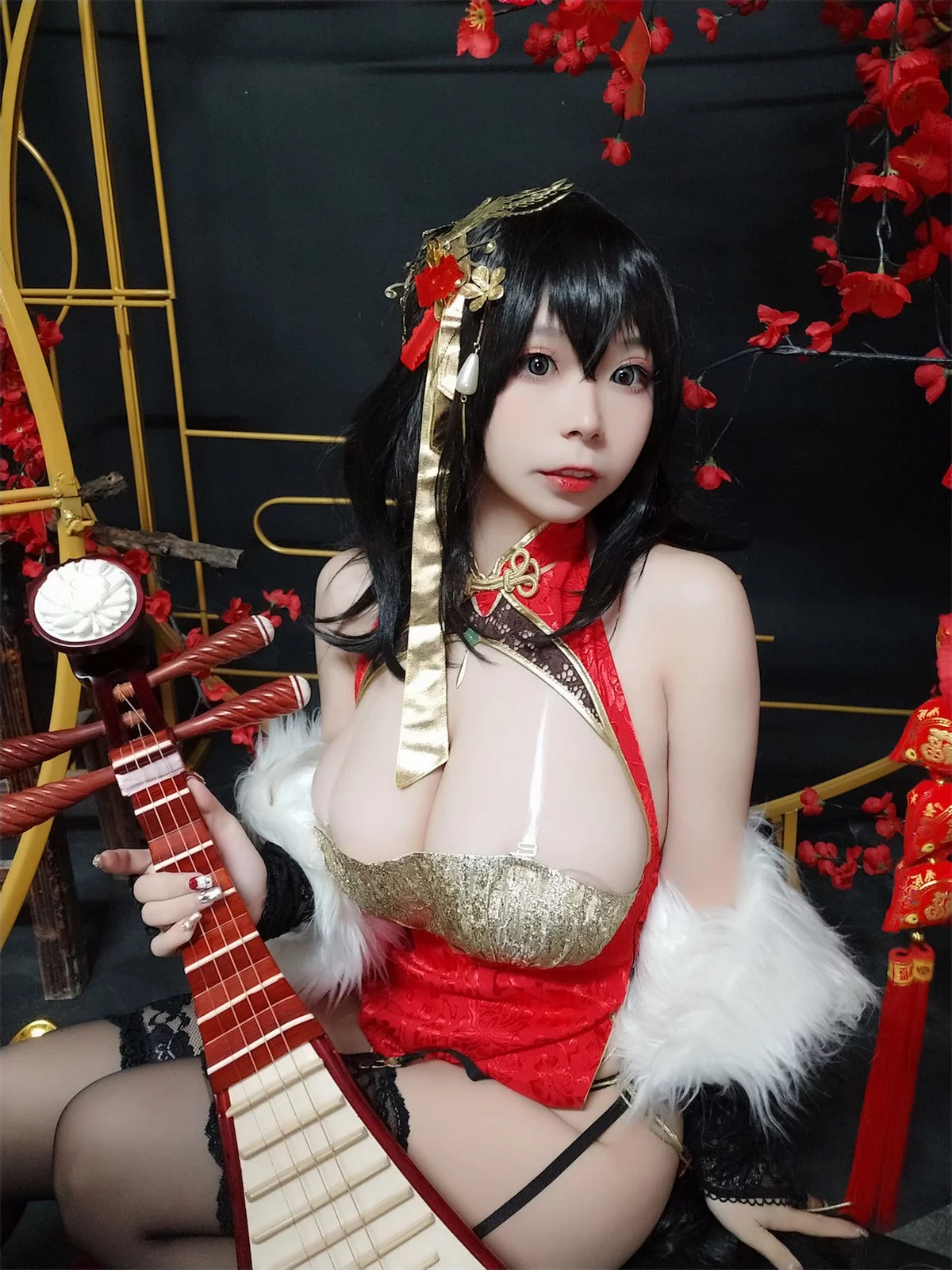 网络美女无颜小天使wy大凤红旗袍主题开胸旗袍配黑丝吊袜秀丰满身材诱惑写真58P