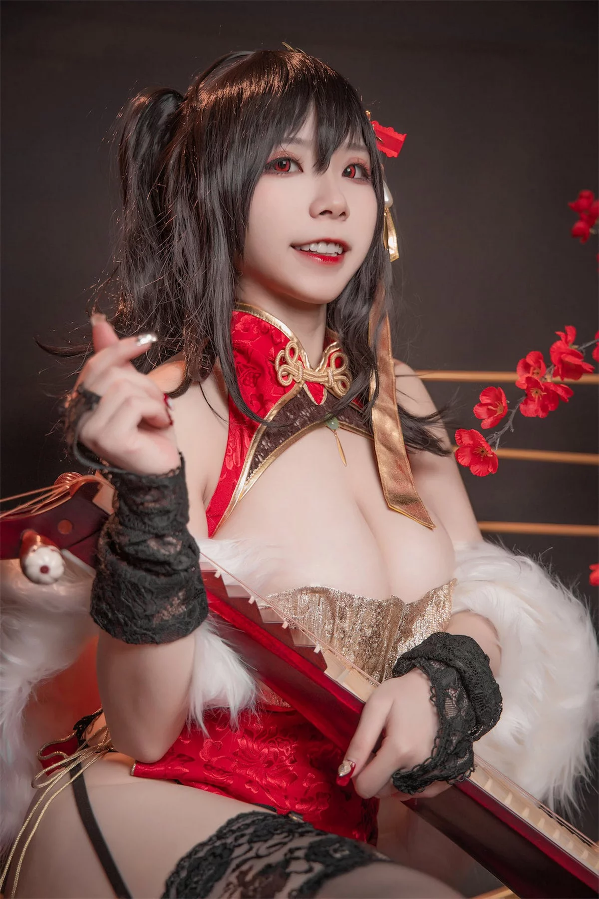 网络美女无颜小天使wy大凤红旗袍主题开胸旗袍配黑丝吊袜秀丰满身材诱惑写真58P