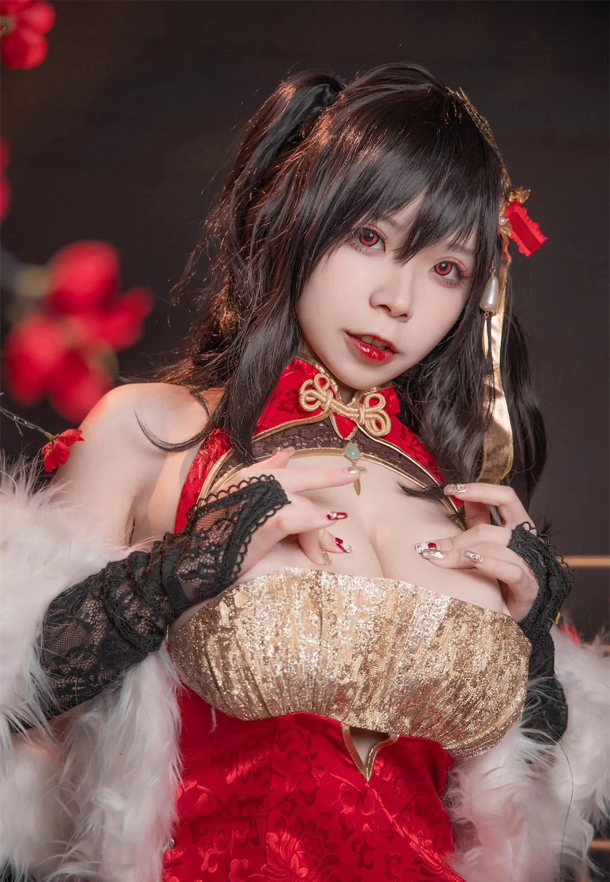 网络美女无颜小天使wy大凤红旗袍主题开胸旗袍配黑丝吊袜秀丰满身材诱惑写真58P