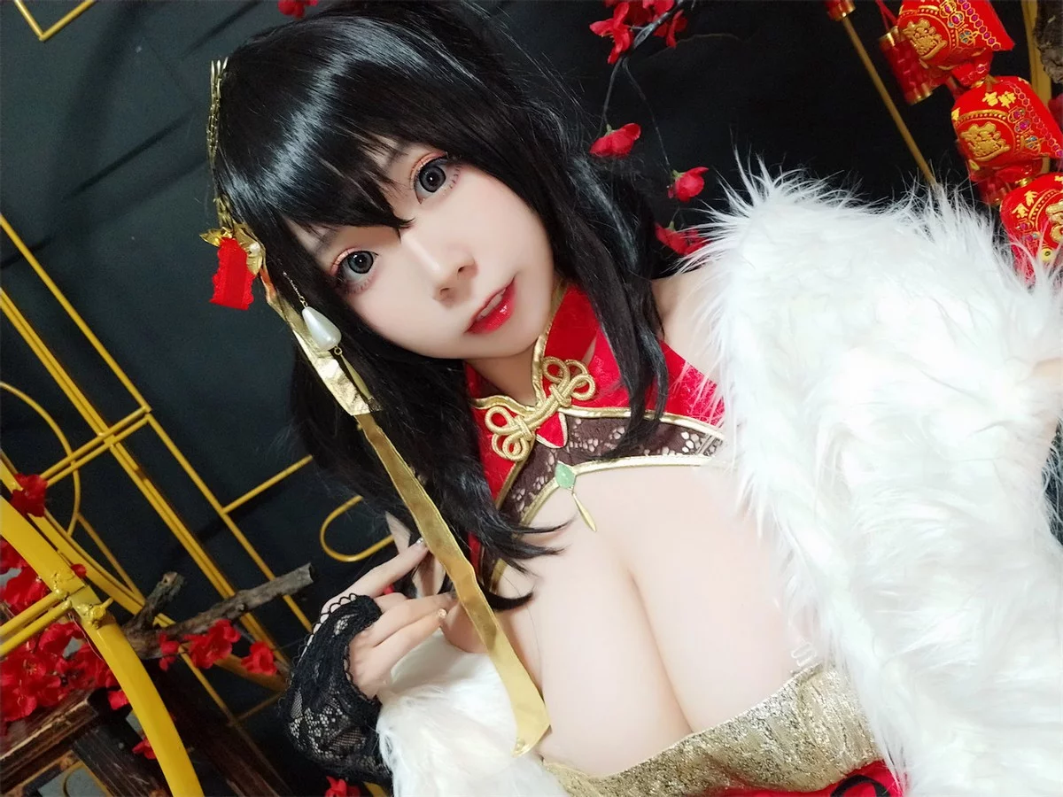 网络美女无颜小天使wy大凤红旗袍主题开胸旗袍配黑丝吊袜秀丰满身材诱惑写真58P