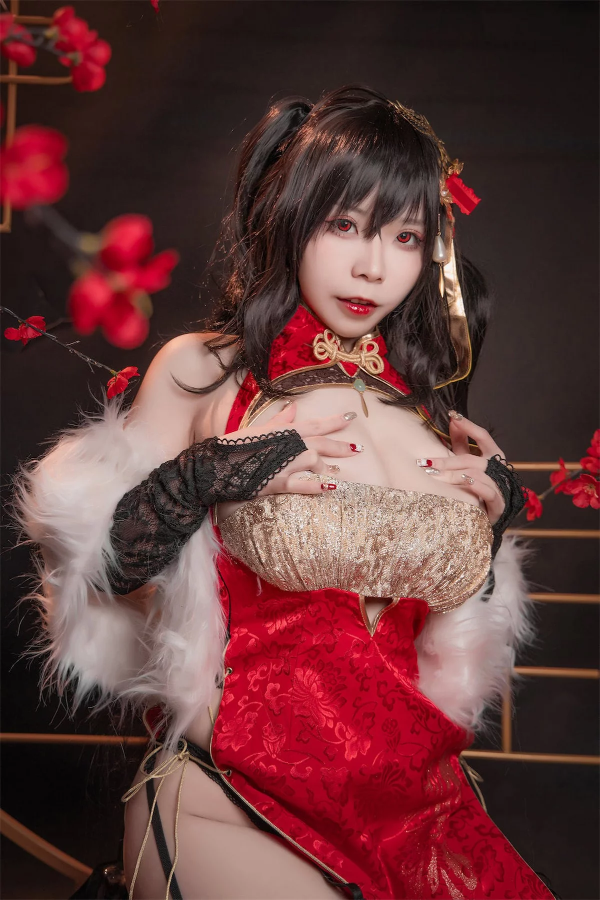 网络美女无颜小天使wy大凤红旗袍主题开胸旗袍配黑丝吊袜秀丰满身材诱惑写真58P