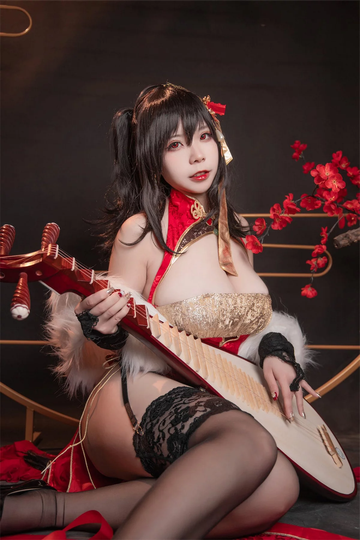 网络美女无颜小天使wy大凤红旗袍主题开胸旗袍配黑丝吊袜秀丰满身材诱惑写真58P
