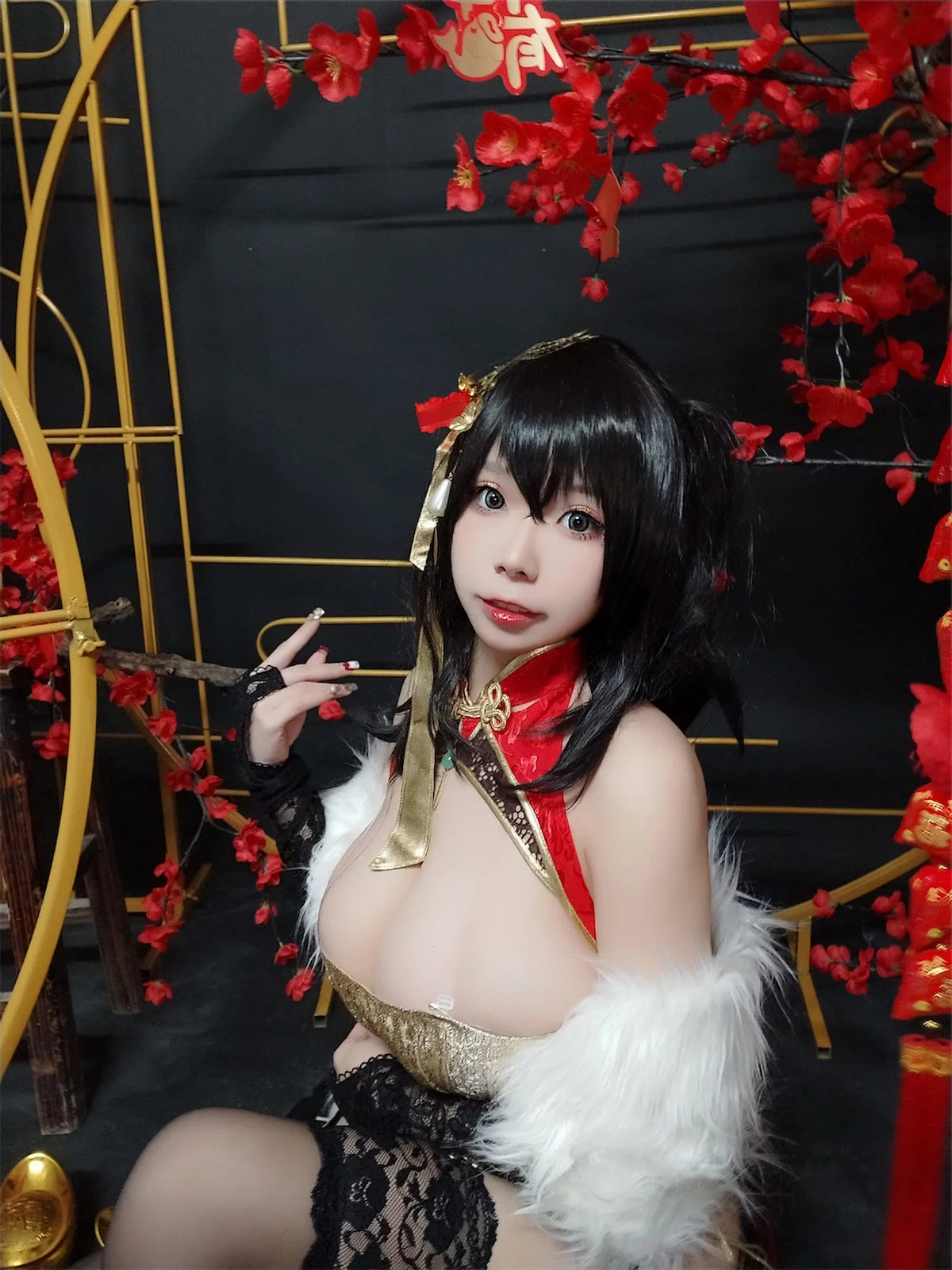 网络美女无颜小天使wy大凤红旗袍主题开胸旗袍配黑丝吊袜秀丰满身材诱惑写真58P