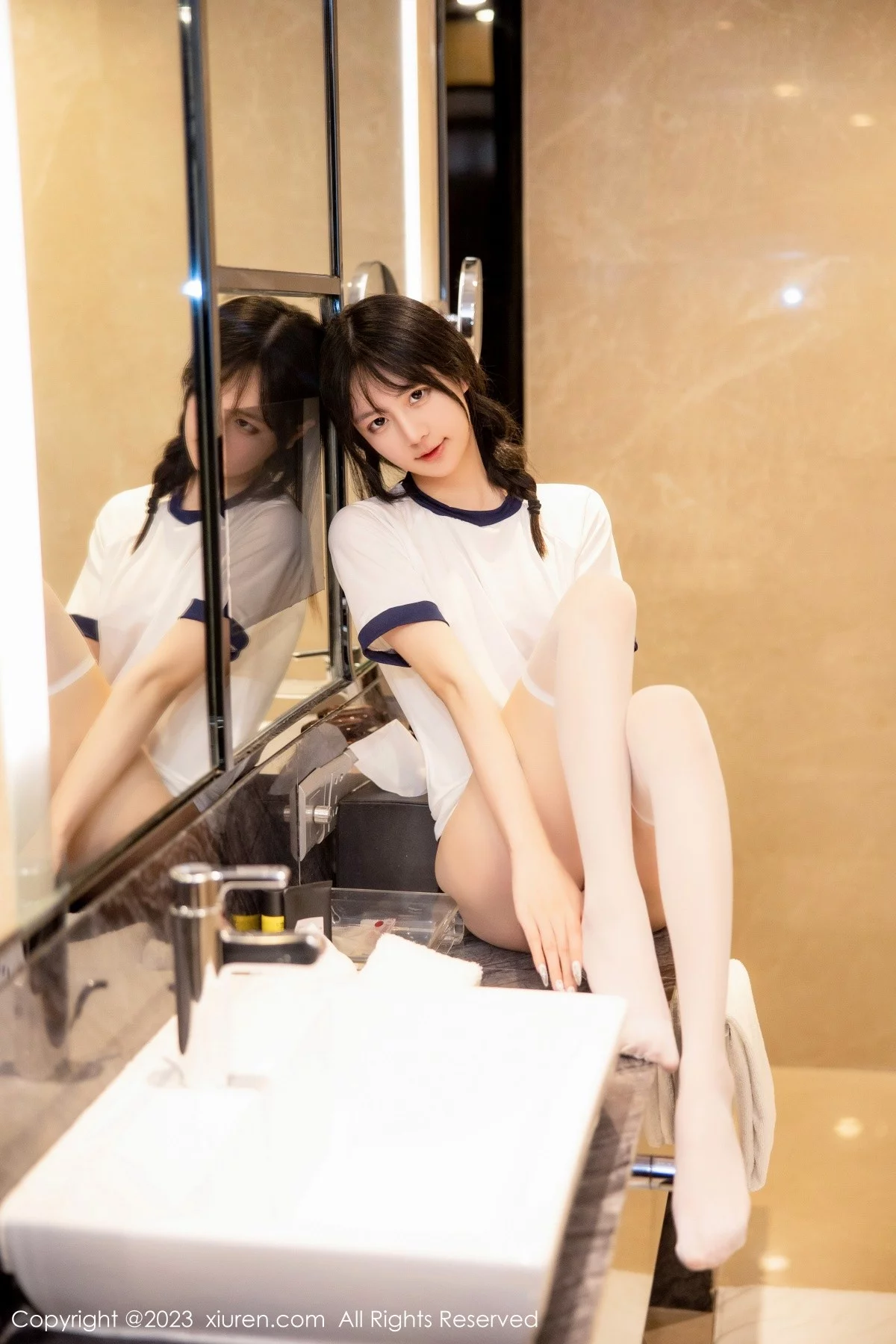 XiuRen第6447期_模特谢小蒽私房浴室性感白色水手服秀苗条身材迷人诱惑写真87P